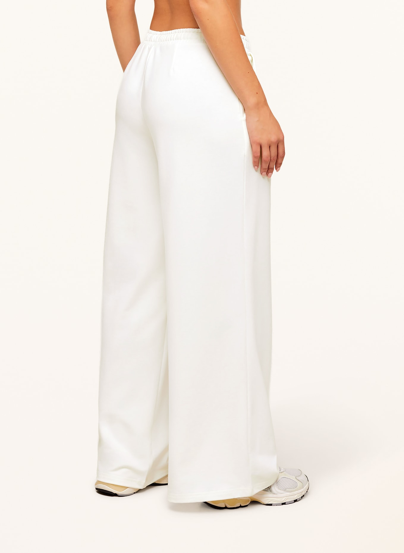 GYMSHARK Sweatpants: WEISS