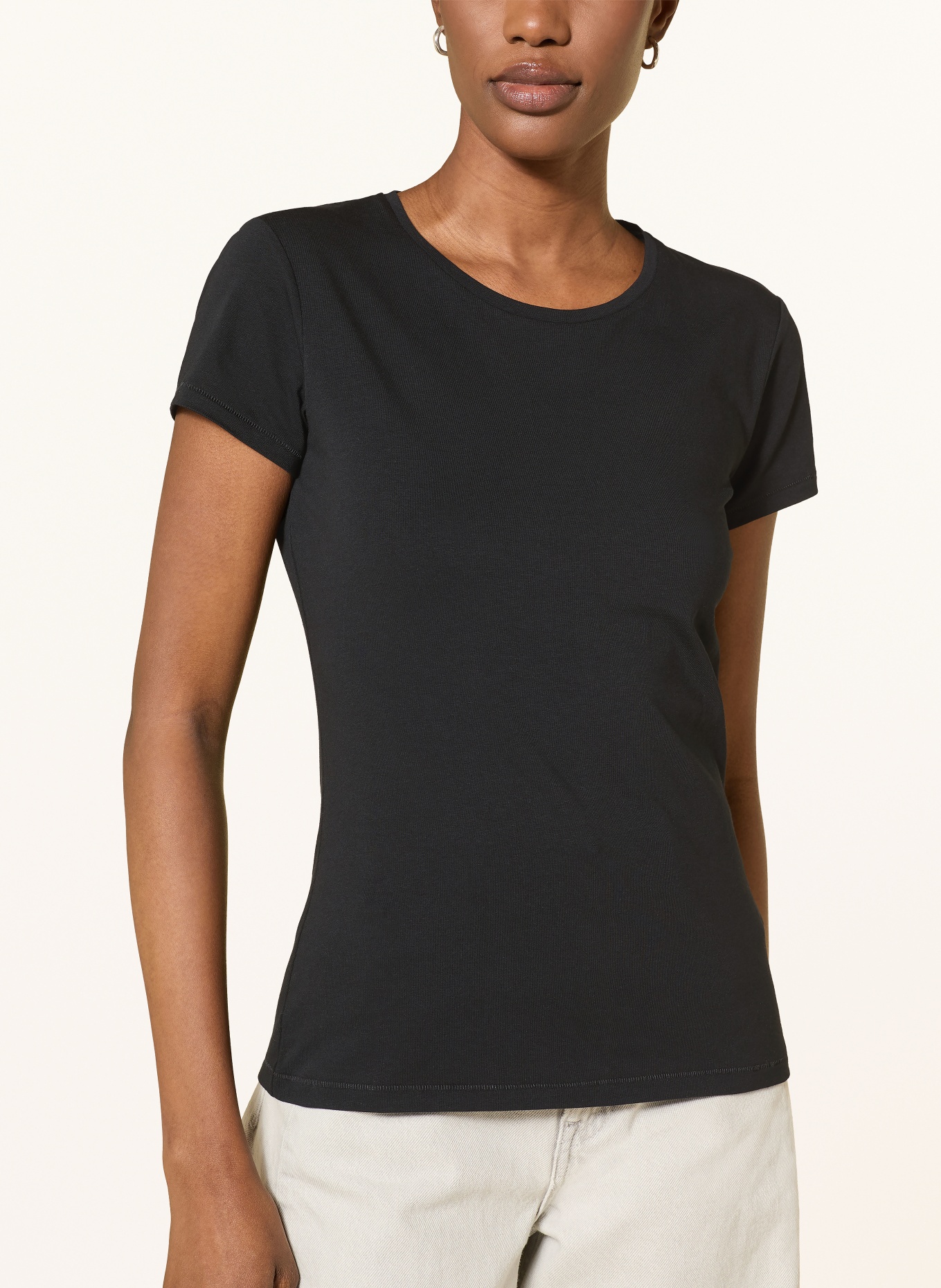 ARKET T-shirt: ZWART