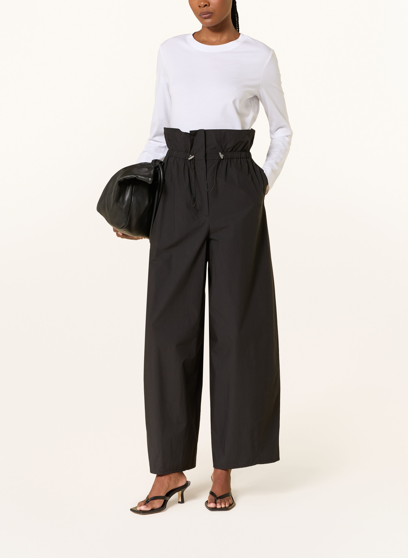 ARKET Kalhoty typu paperbag: ČERNÁ