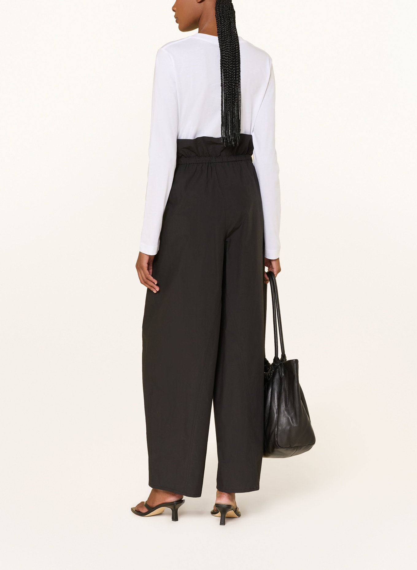 ARKET Kalhoty typu paperbag: ČERNÁ