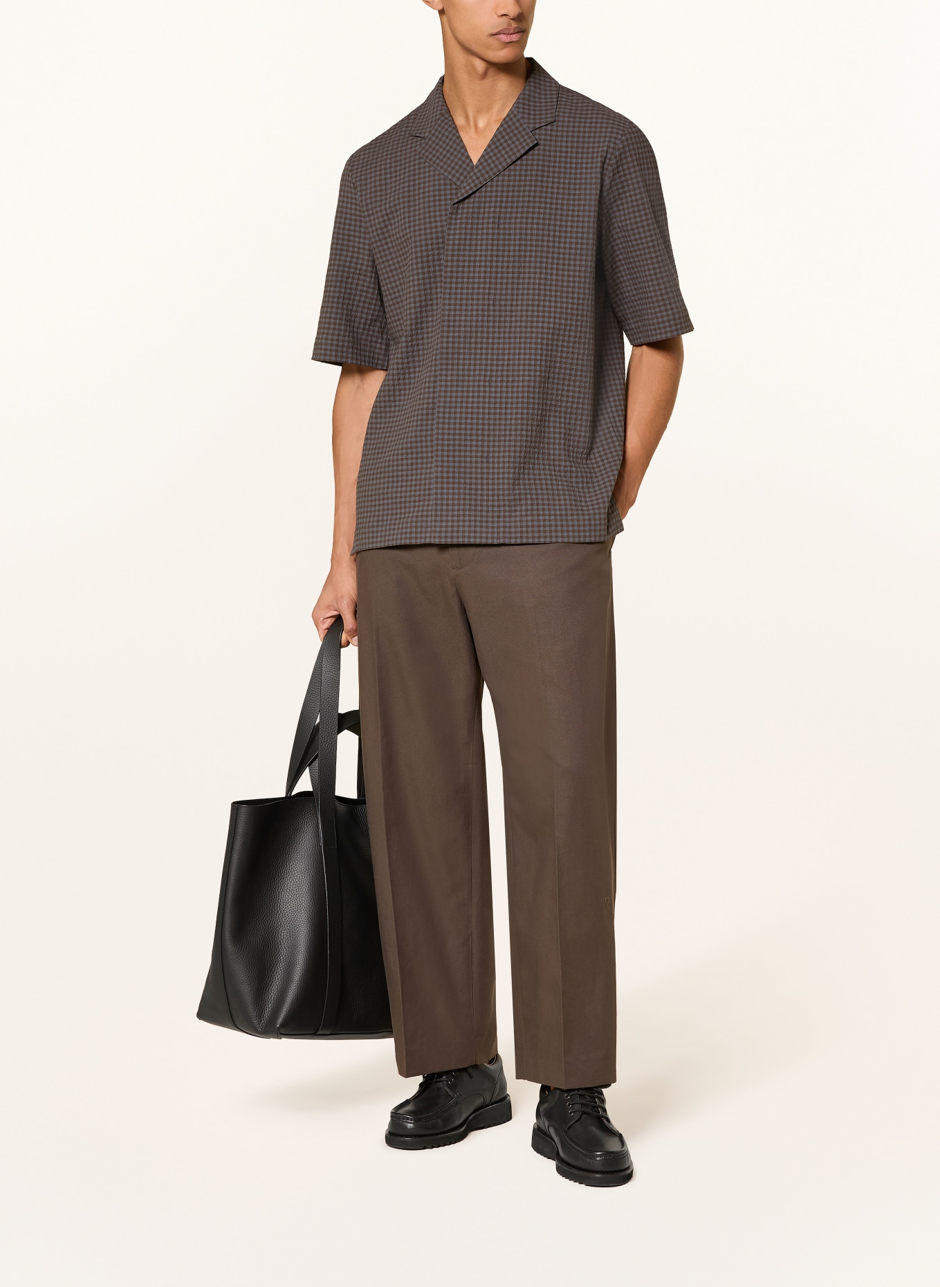 COS Pantalon coupe classique: MARRON FONCÉ