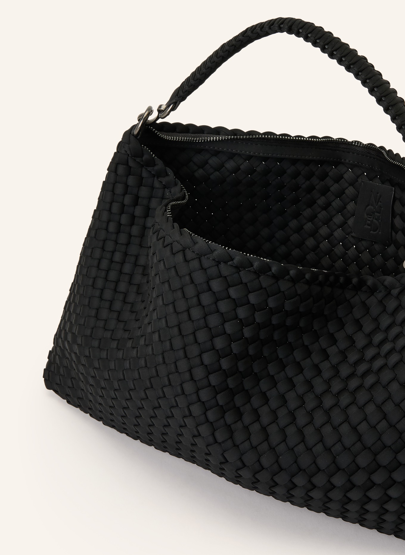 Naghedi Handtasche PORTO HALF MOON MEDIUM: SCHWARZ