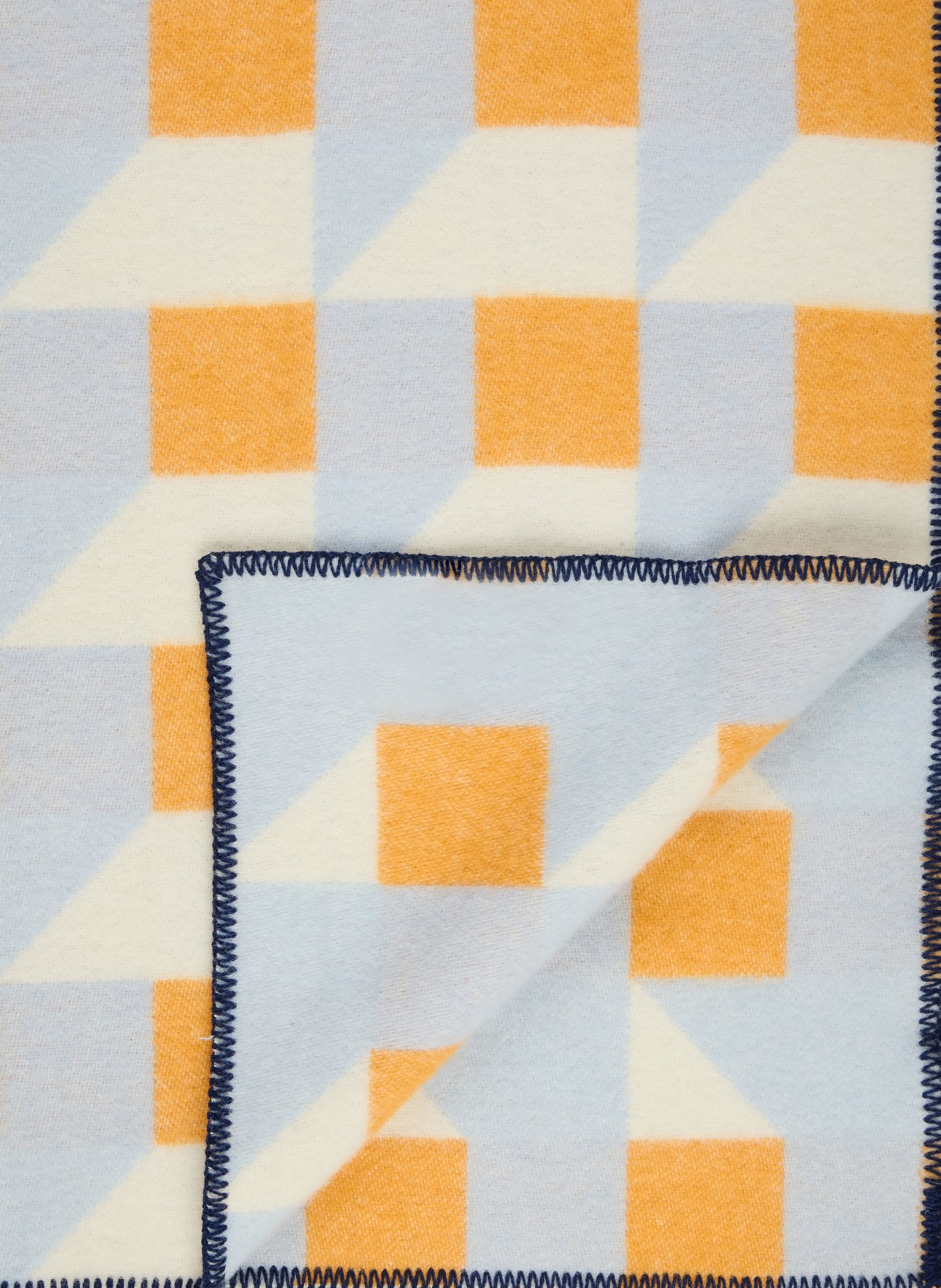 MAISON DEUX Plaid CUBICS: CRÈME / GEEL / LICHTBLAUW