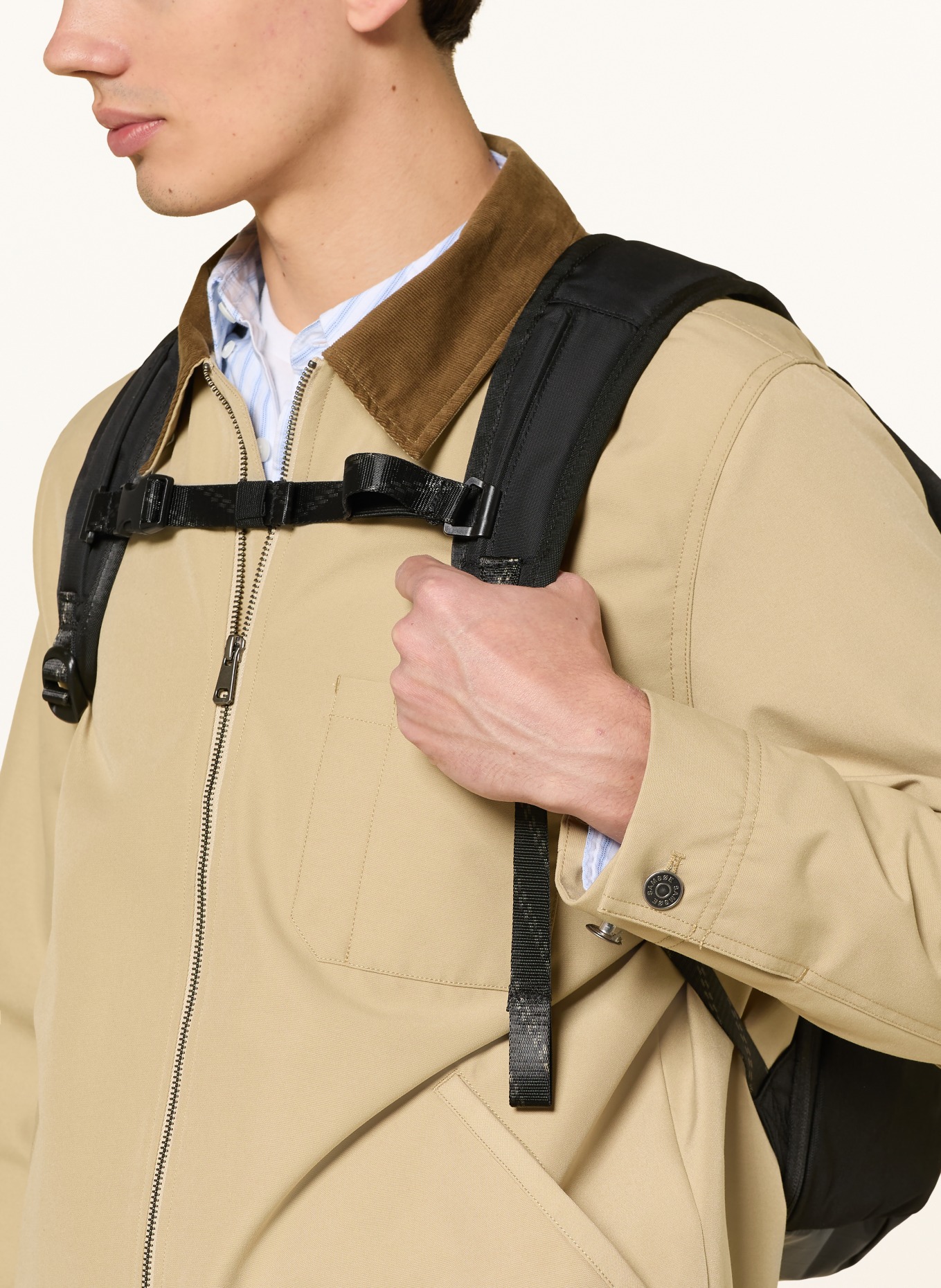 travelite Batoh VENTURE LINE MEDIUM 22 l s přihrádkou na notebook: ČERNÁ