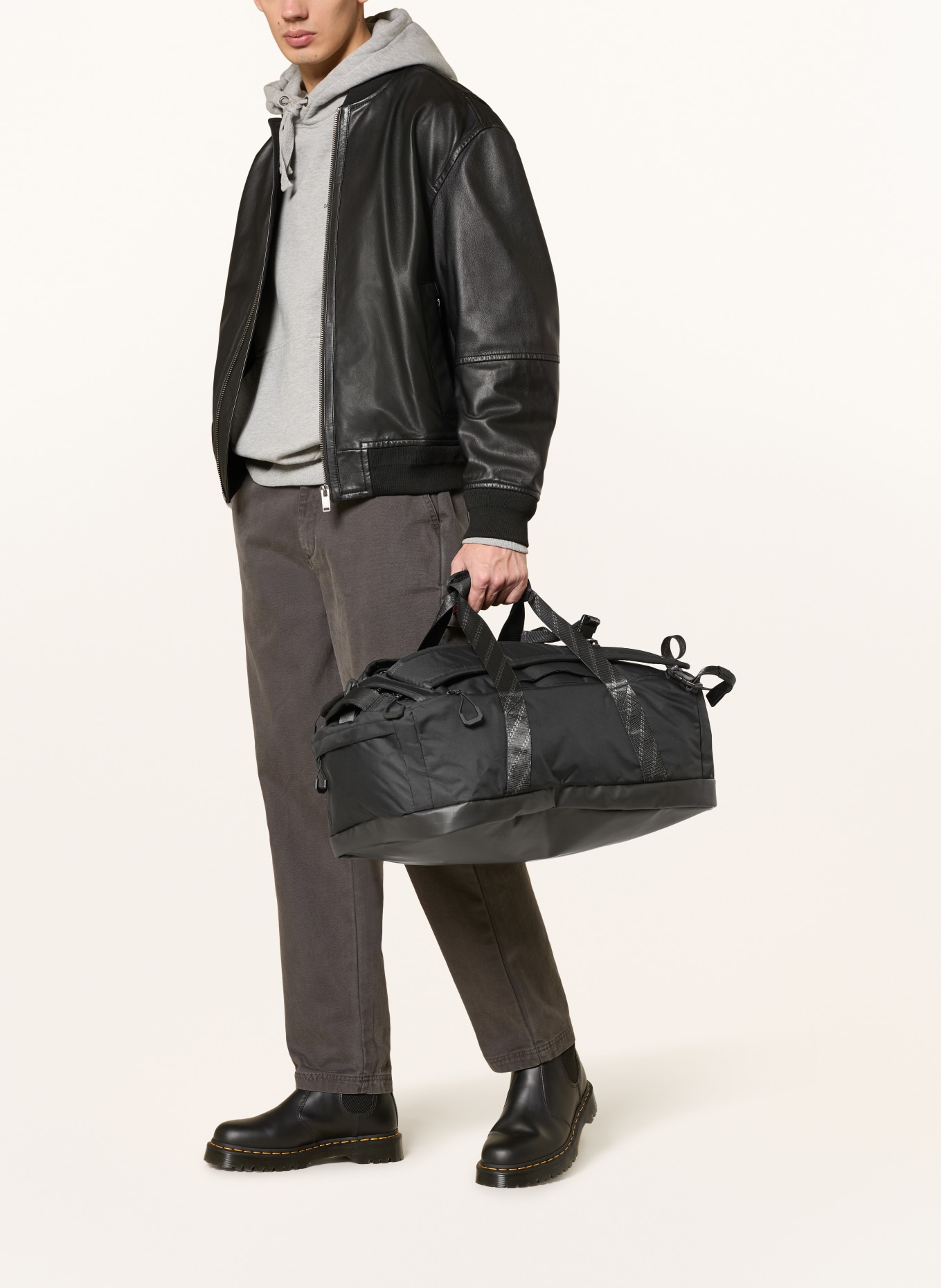 travelite Reisetasche VENTURE LINE M 44 l: SCHWARZ