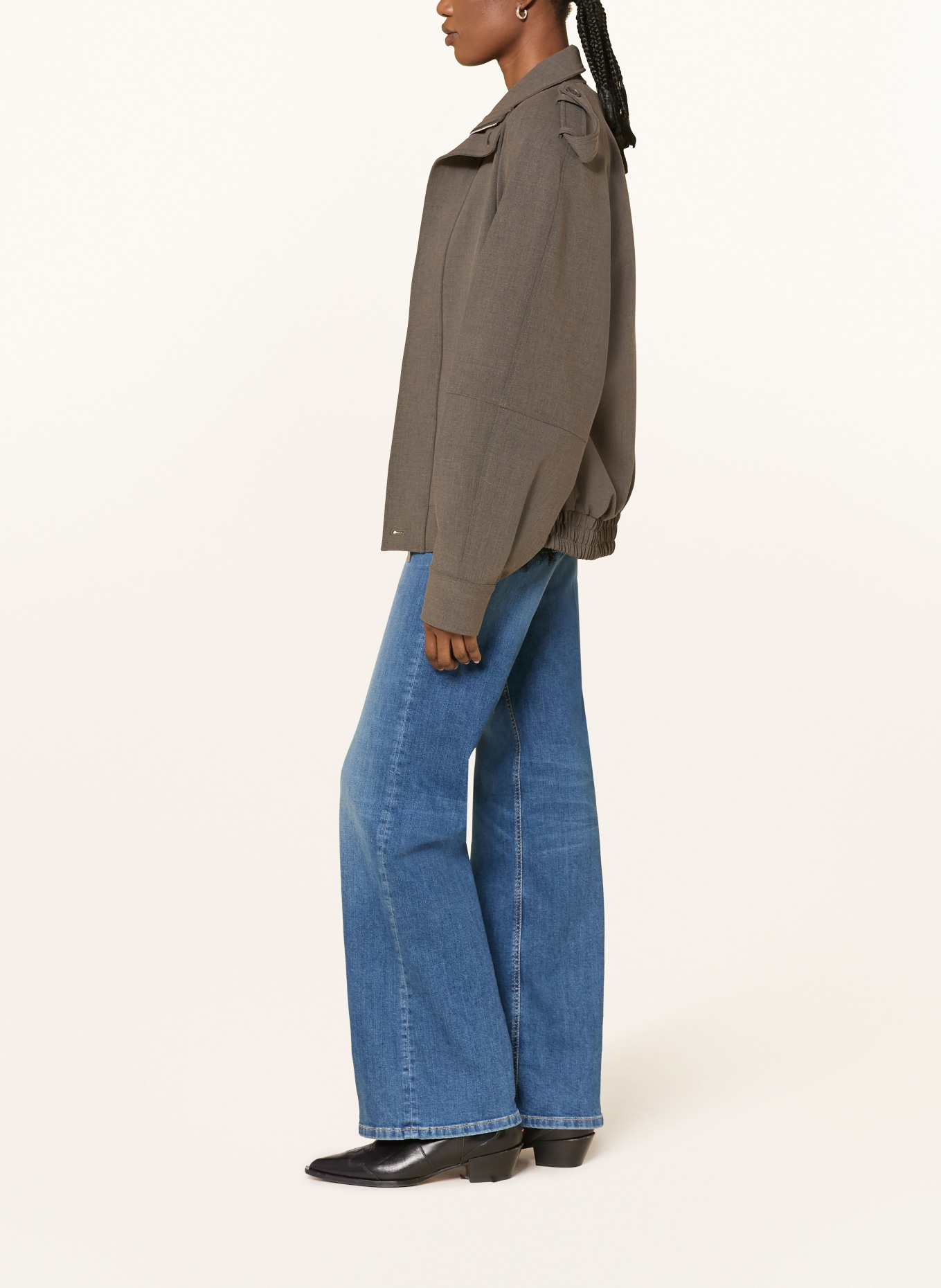 CAMBIO Flared Leg Jeans AMARA: 5133 feminine contrast