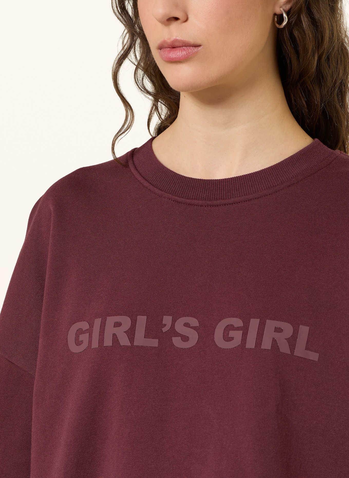 OH APRIL Sweatshirt GIRL'S GIRL: DUNKELBRAUN