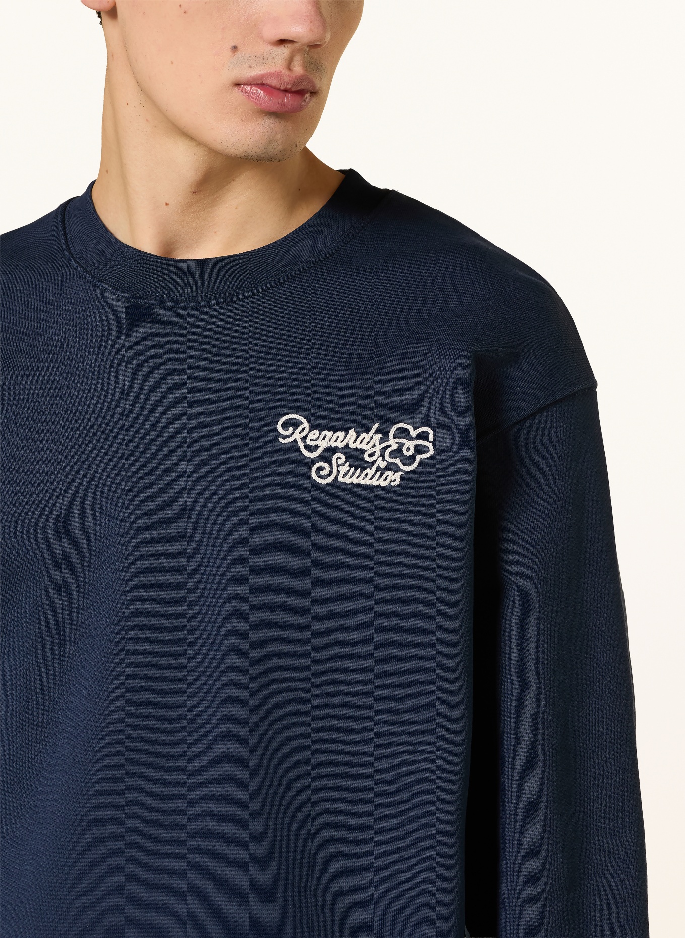 REGARDS Sweatshirt FLOWER ICON '26: DUNKELBLAU / WEISS