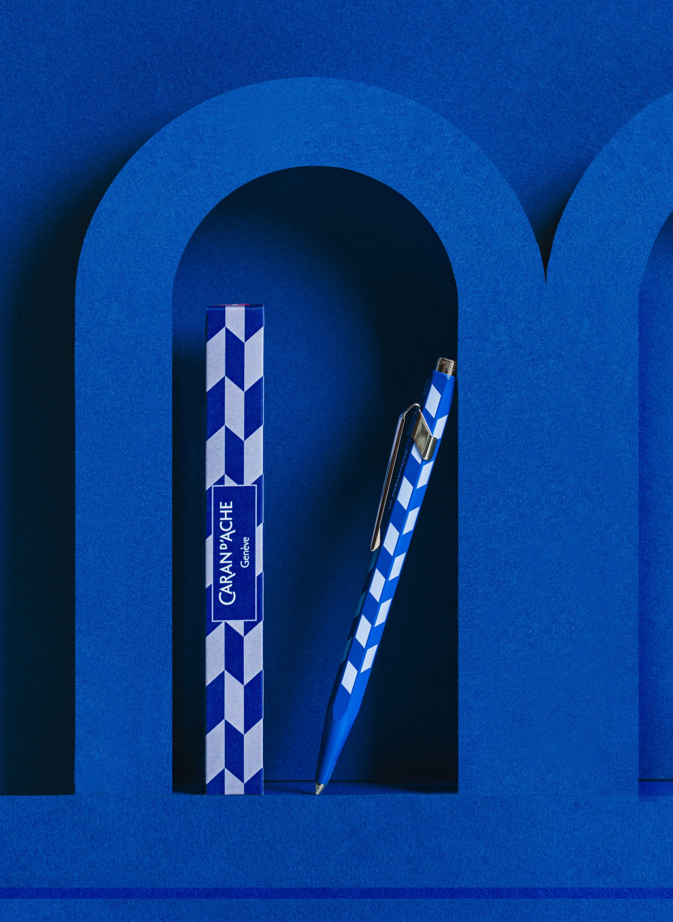 CARAN d'ACHE Kugelschreiber 849™: BLAU / SILBER / HELLBLAU