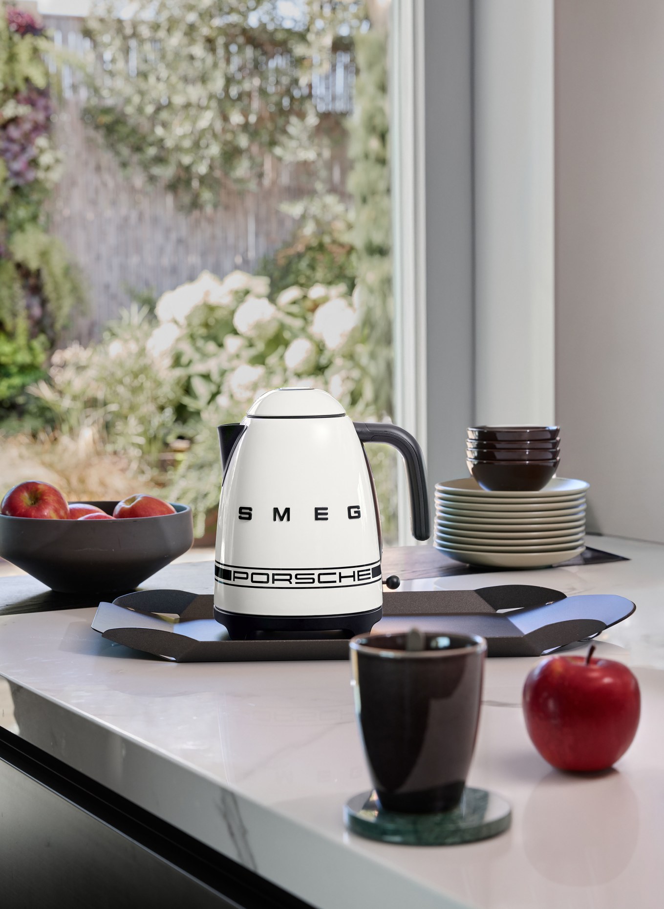 SMEG Wasserkocher KLF03: HELLGRAU / SCHWARZ