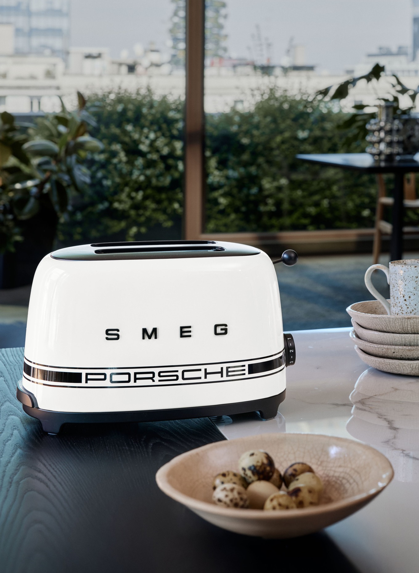 SMEG Toaster TSF01: WEISS / SCHWARZ