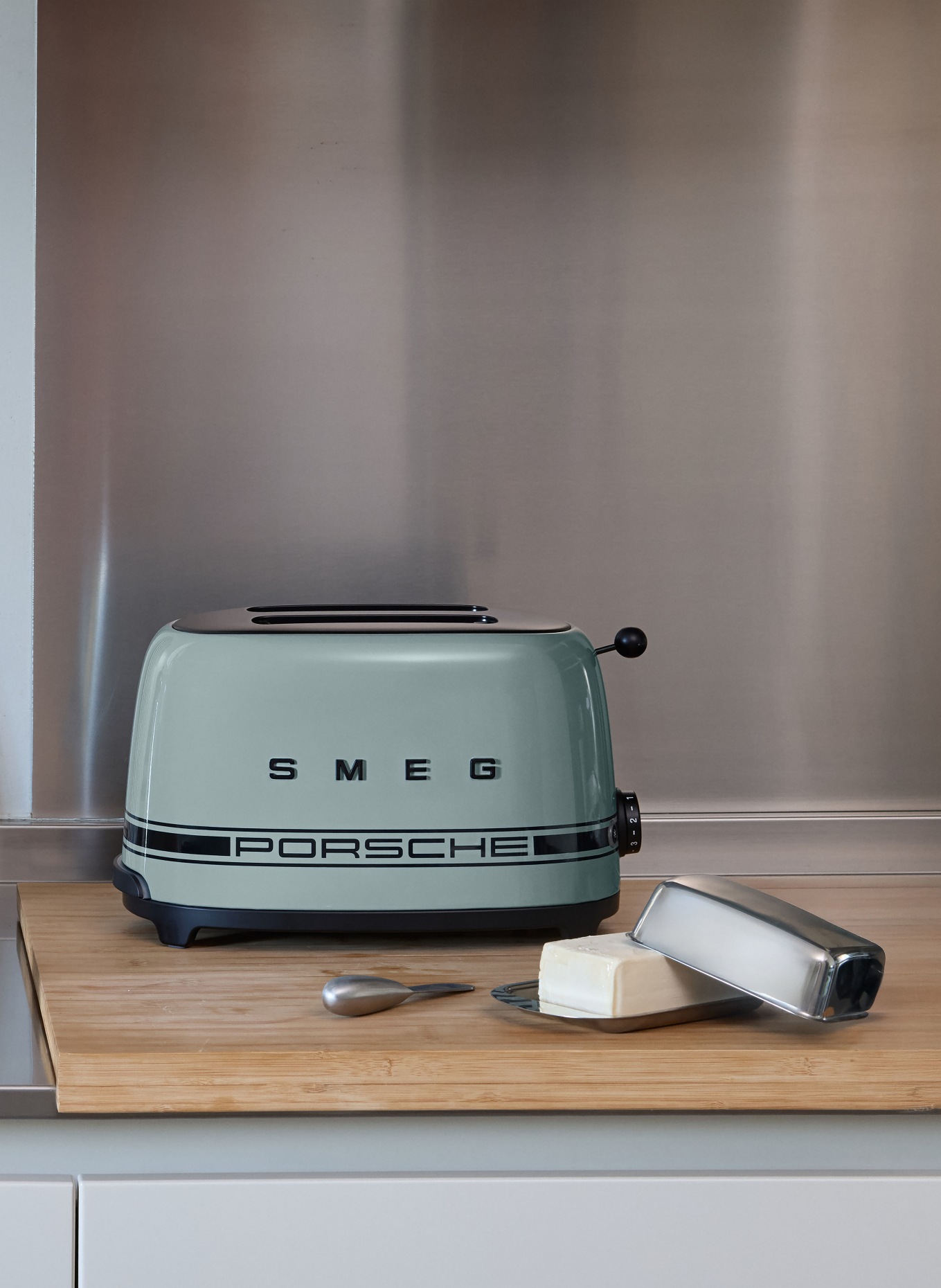 SMEG Toaster TSF01: GRAU / SCHWARZ