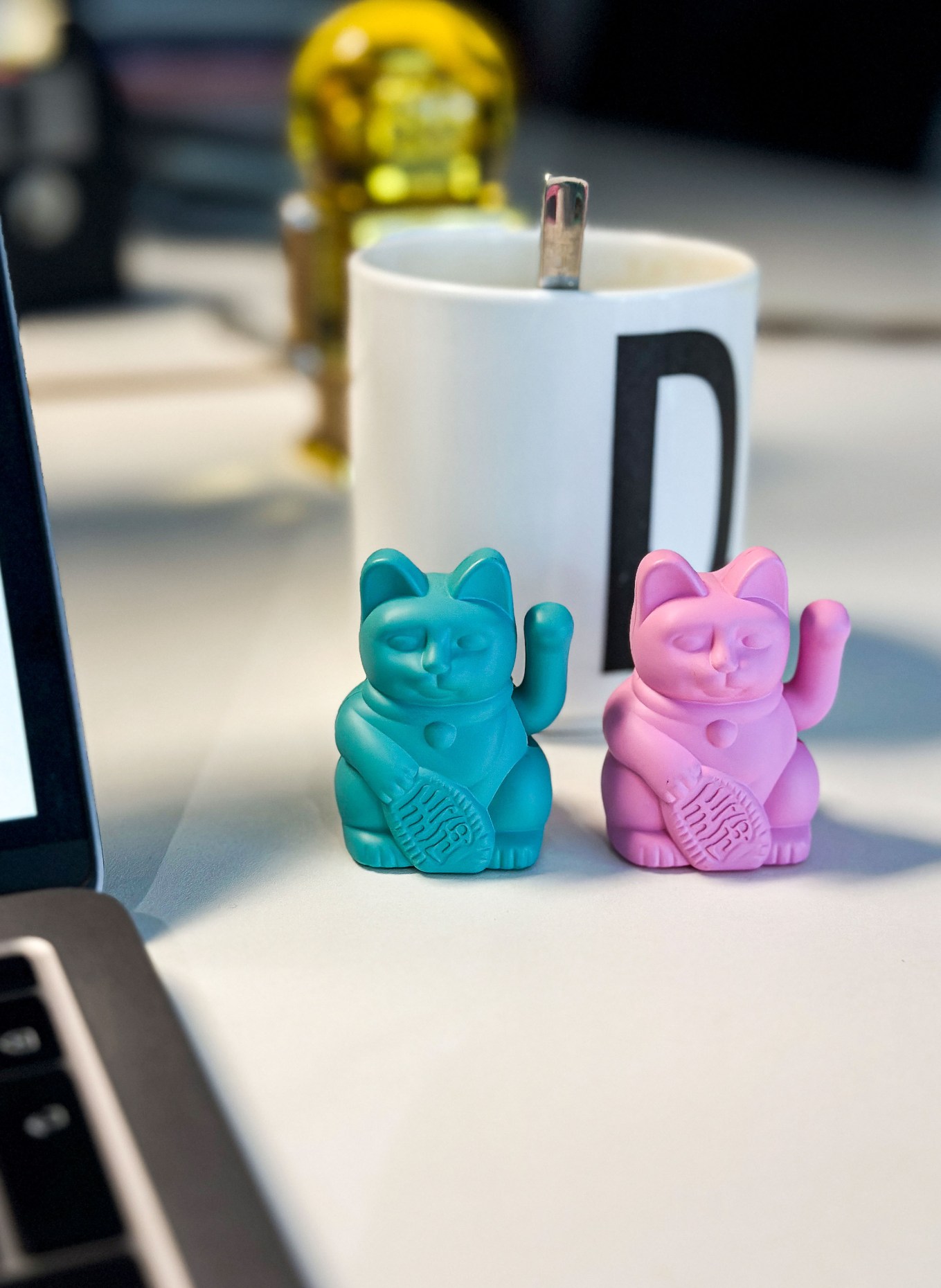 DONKEY LUCKY CAT Decorative Figurine: PINK