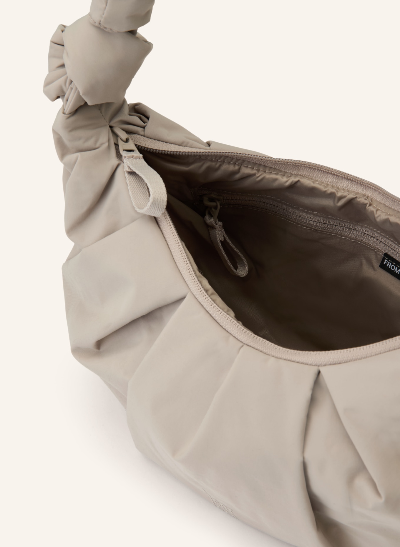 GOT BAG Taška přes rameno PLEAT MOON BACK SMALL: ŠEDÁ