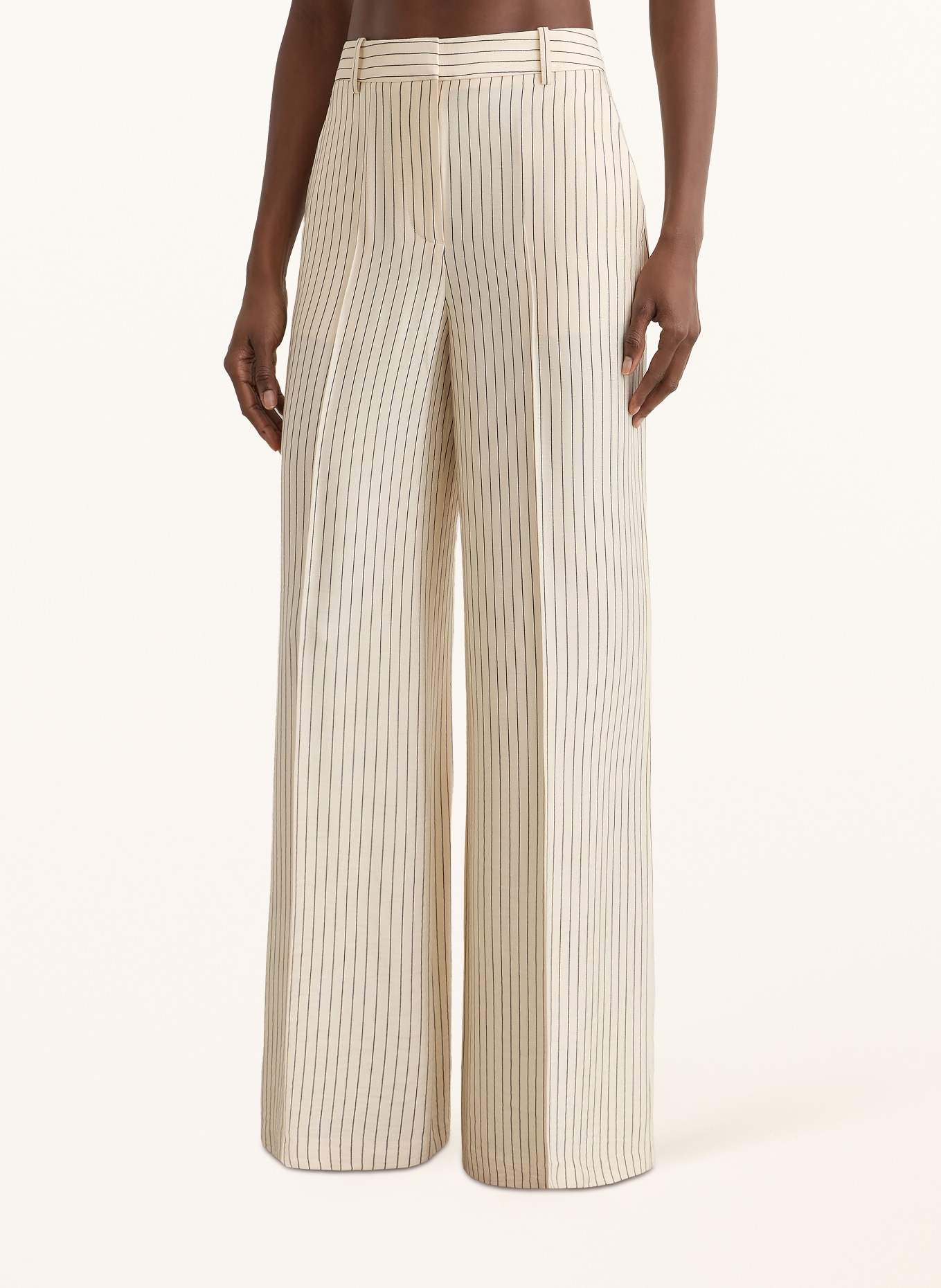 REISS Spodnie z marlowej tkaniny JAYCE: KREMOWY / CZARNY