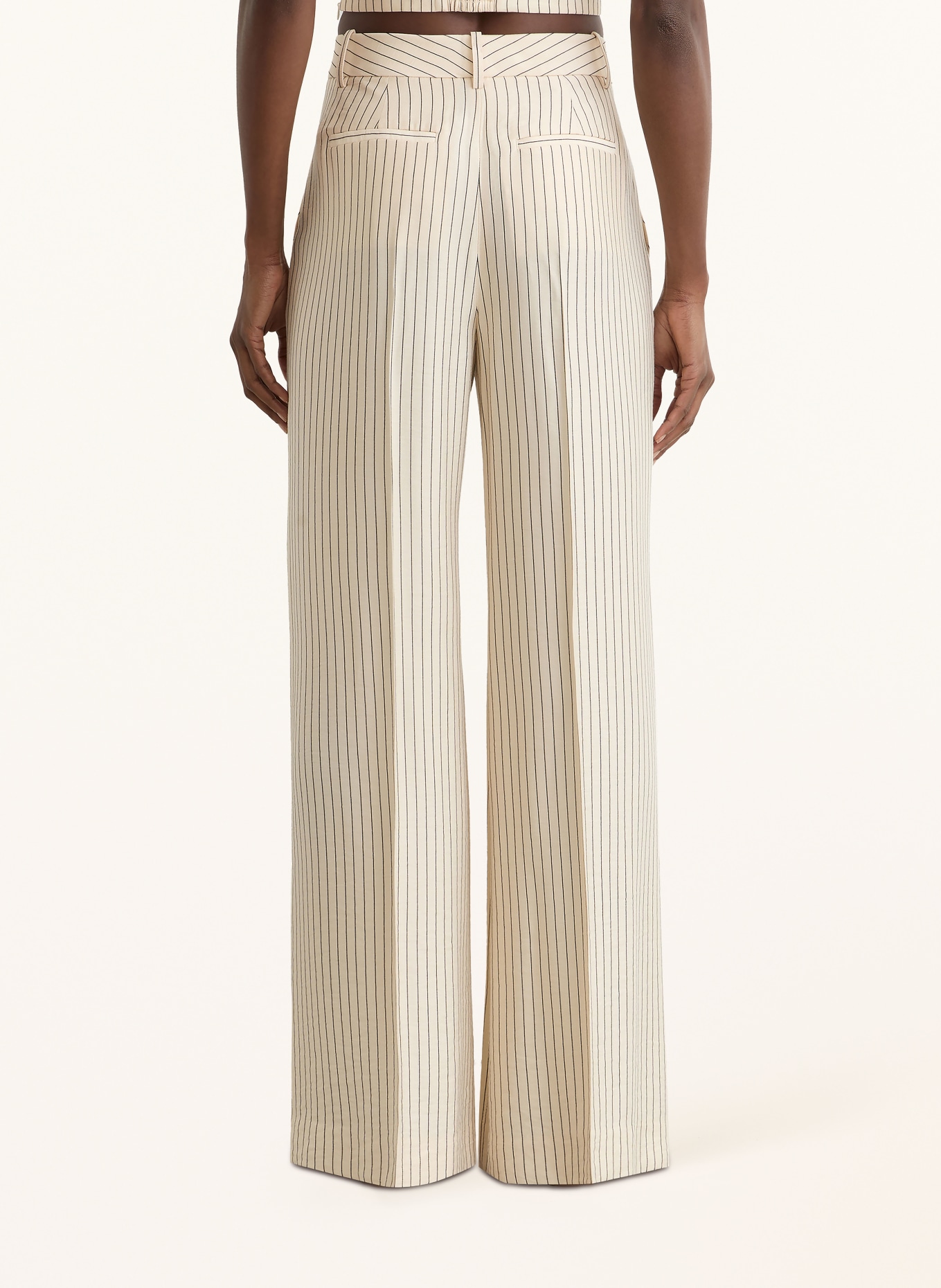 REISS Spodnie z marlowej tkaniny JAYCE: KREMOWY / CZARNY