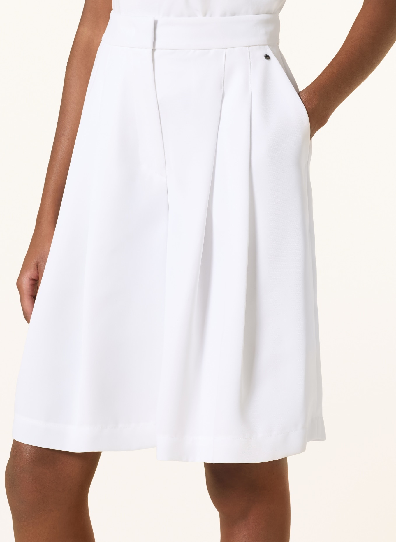 ARMANI EXCHANGE Bermudas mit Plissees: WEISS