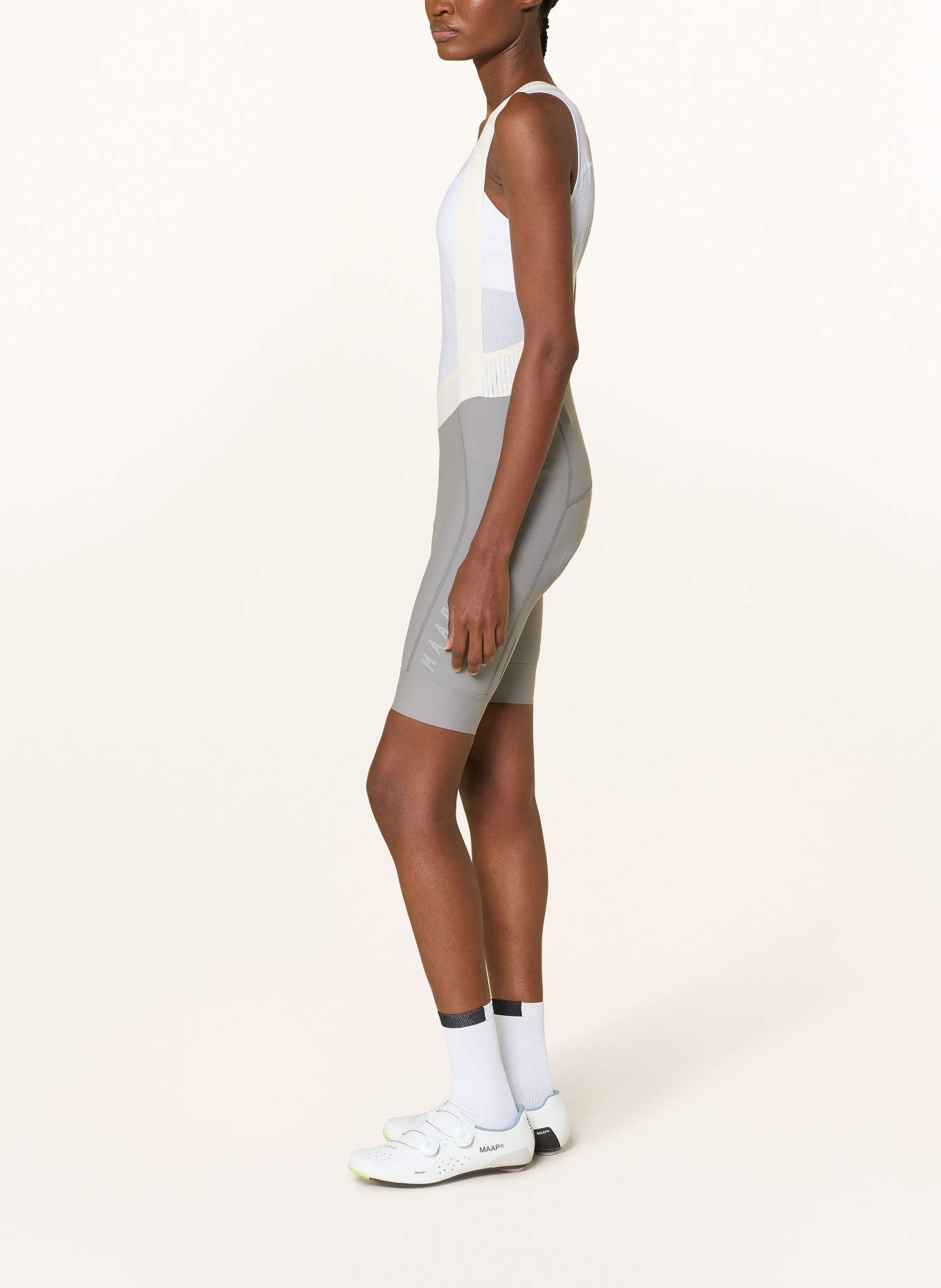 MAAP Radhose TEAM BIB EVO mit Trägern und gepolstertem Einsatz: GRAU / WEISS