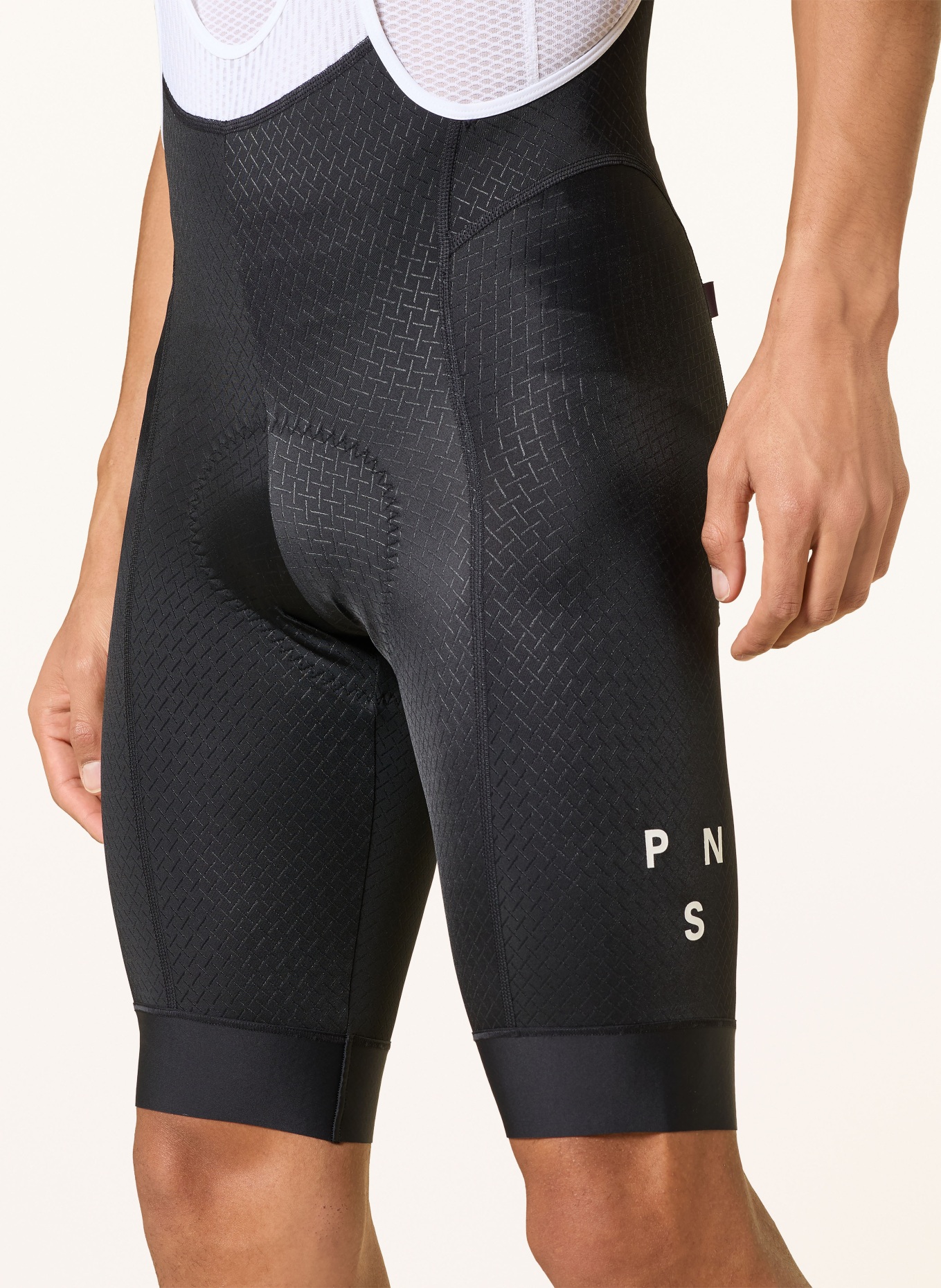 PAS NORMAL STUDIOS Radhose MECHANISM BIBS mit Trägern und gepolstertem Einsatz: SCHWARZ / WEISS