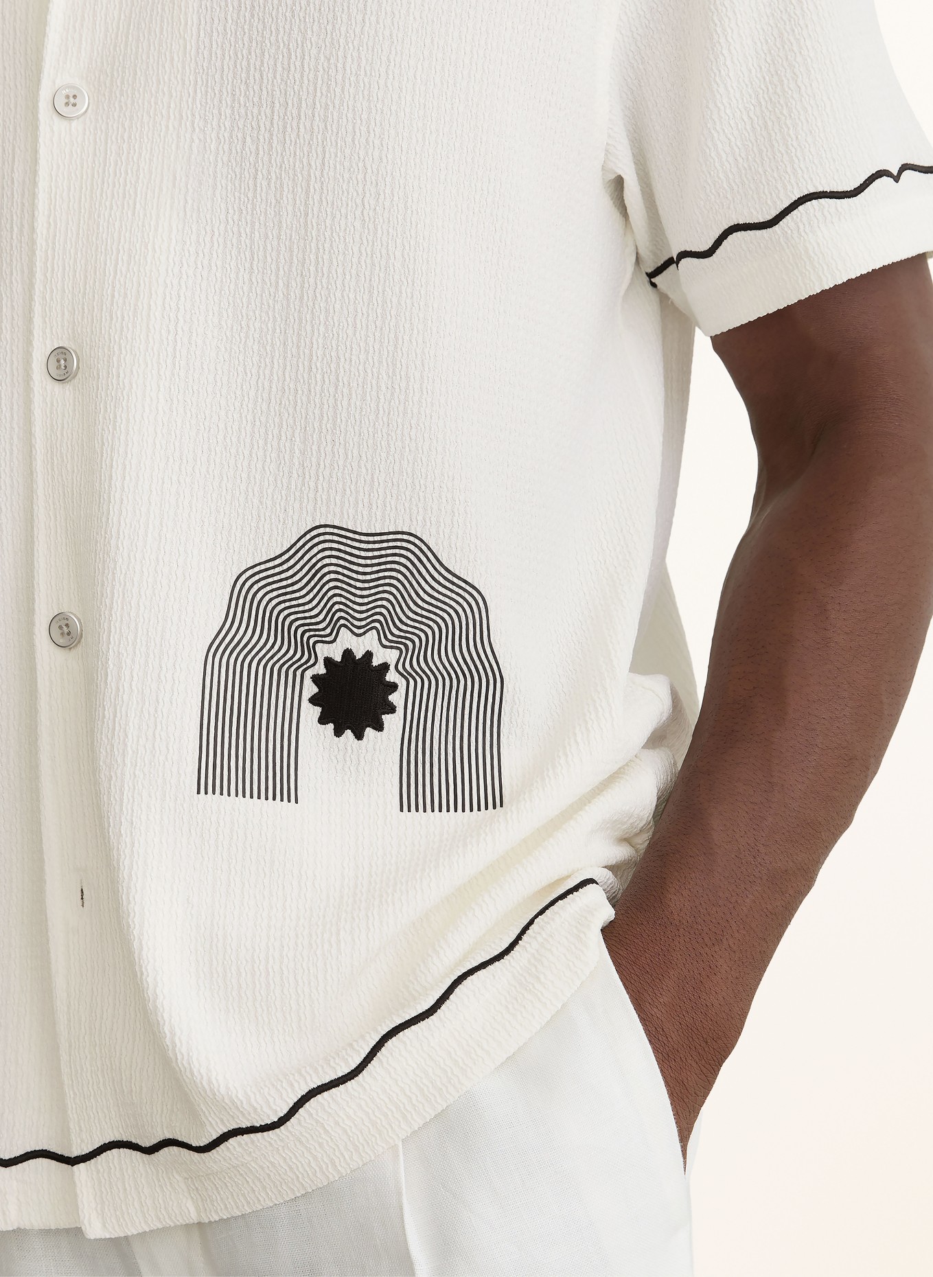 REISS Chemise de villégiature SOLANO Comfort Fit: BLANC / NOIR