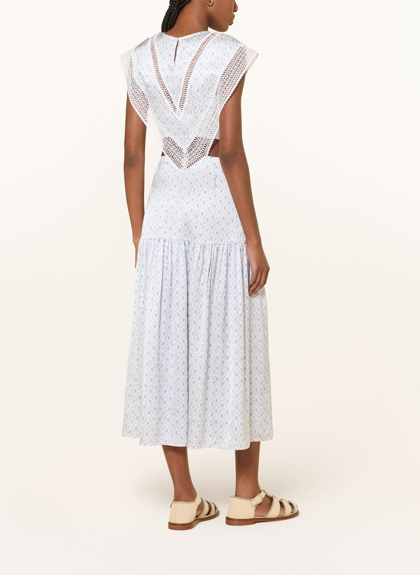 CLAUDIE PIERLOT Satynowa sukienka z wycięciami: BIAŁY / NIEBIESKI