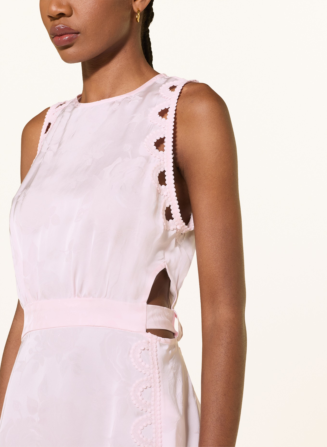 SANDRO Sukienka żakardowa z wycięciami: JASNORÓŻOWY