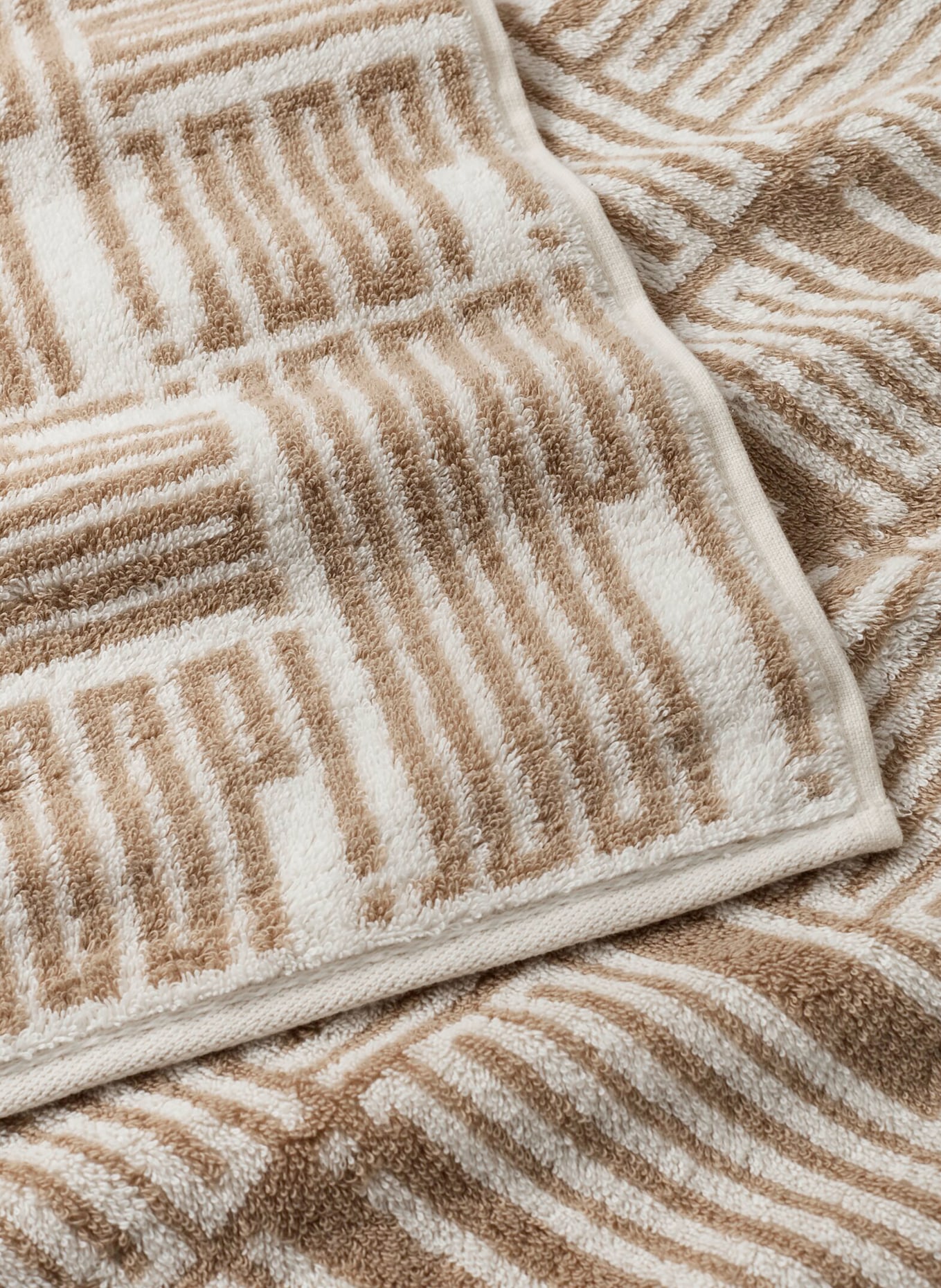 JOOP! Shower towel: CREAM / BEIGE