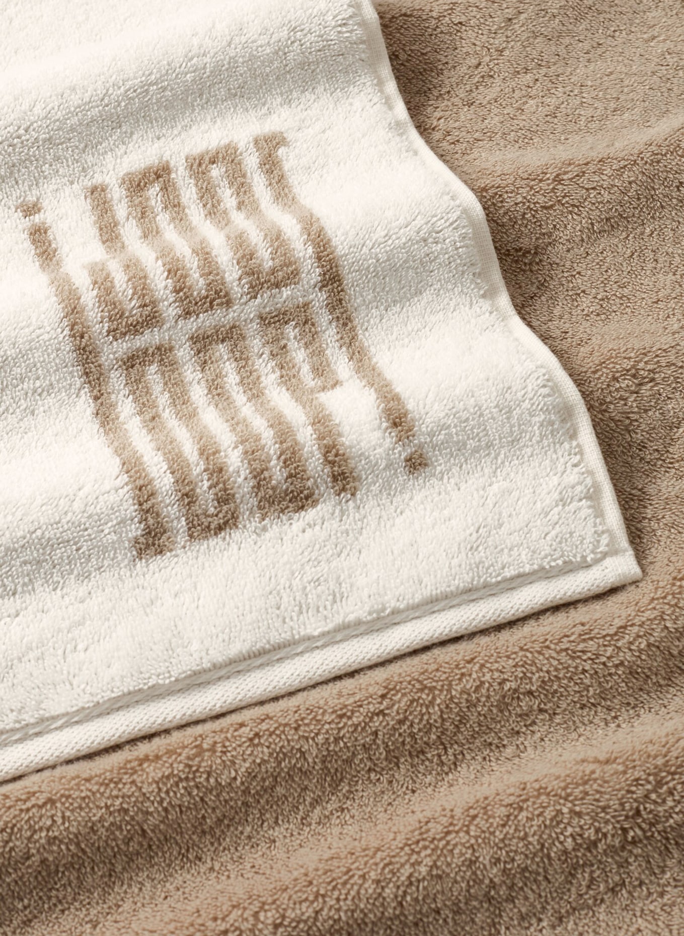 JOOP! Towel: CREAM / CAMEL
