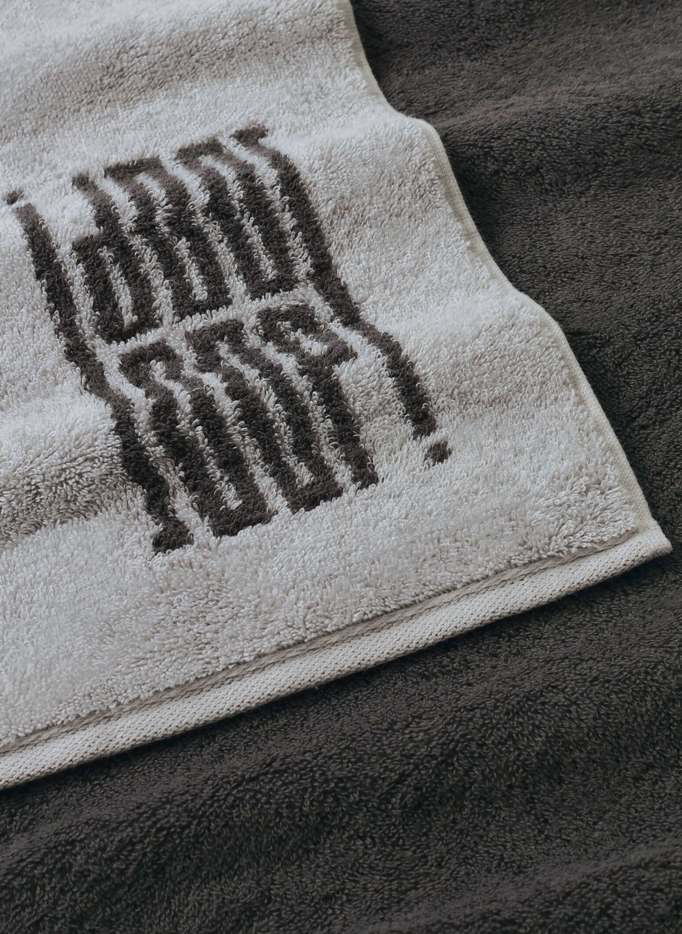 JOOP! Shower towel: LIGHT GRAY / DARK GRAY