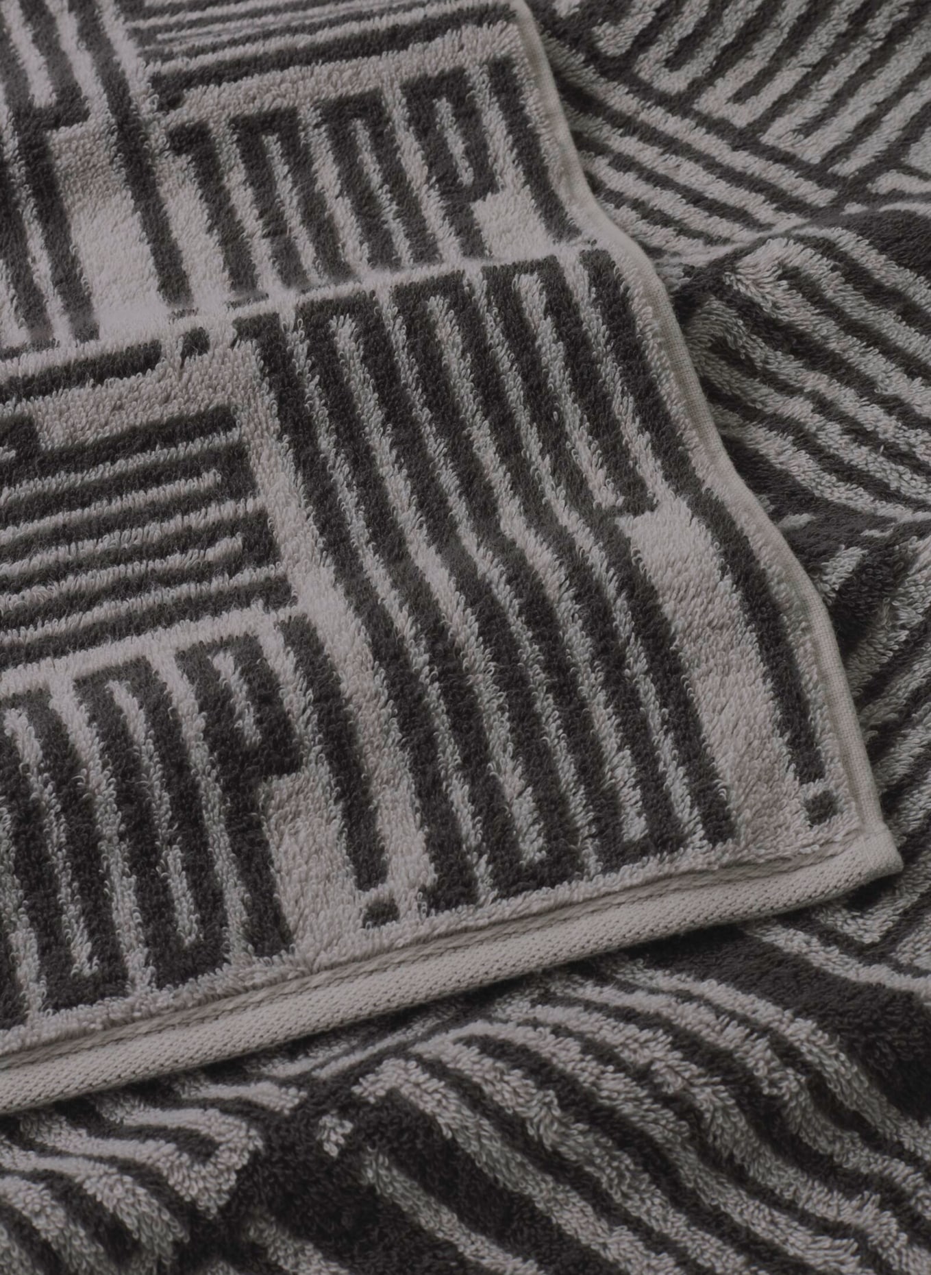 JOOP! Towel: LIGHT GRAY / DARK GRAY