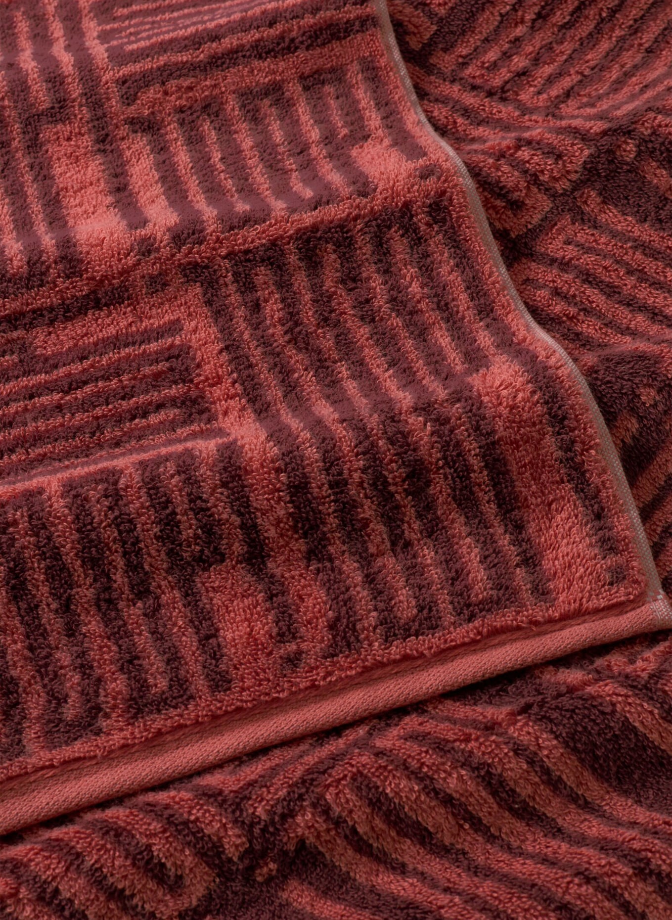 JOOP! Towel: LIGHT RED / DARK RED