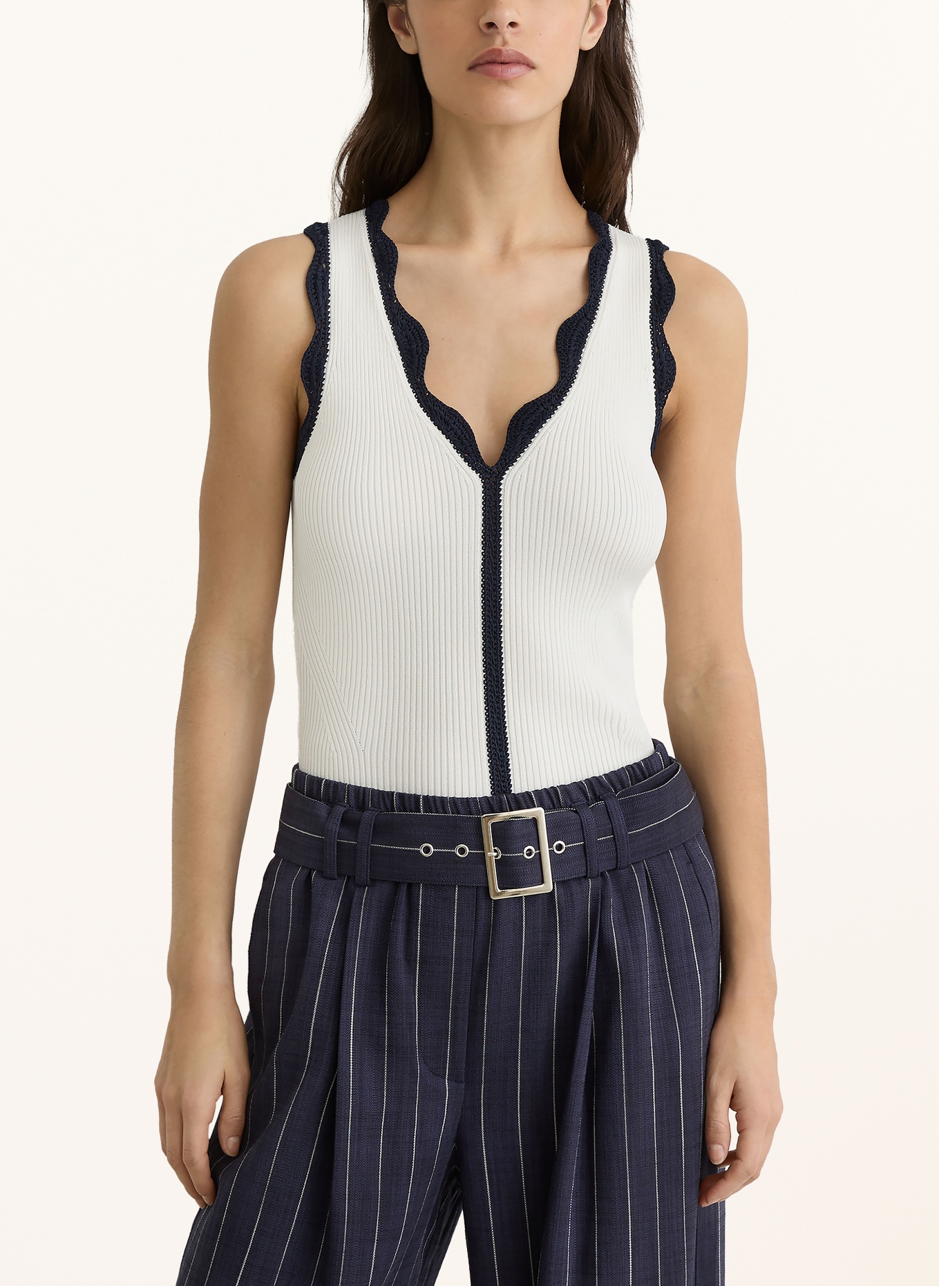 REISS Gebreide top FREYA: WIT / ZWART