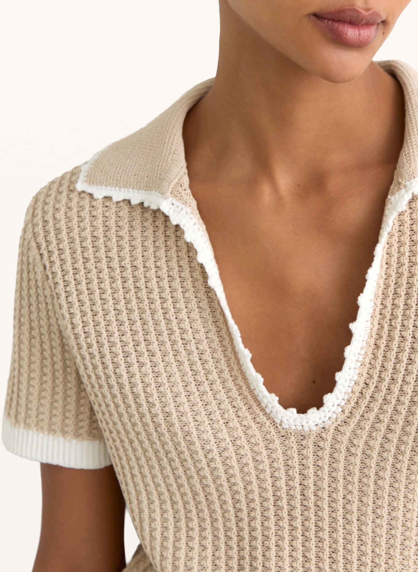 REISS Strick-Poloshirt OTTILIE: HELLBRAUN / WEISS