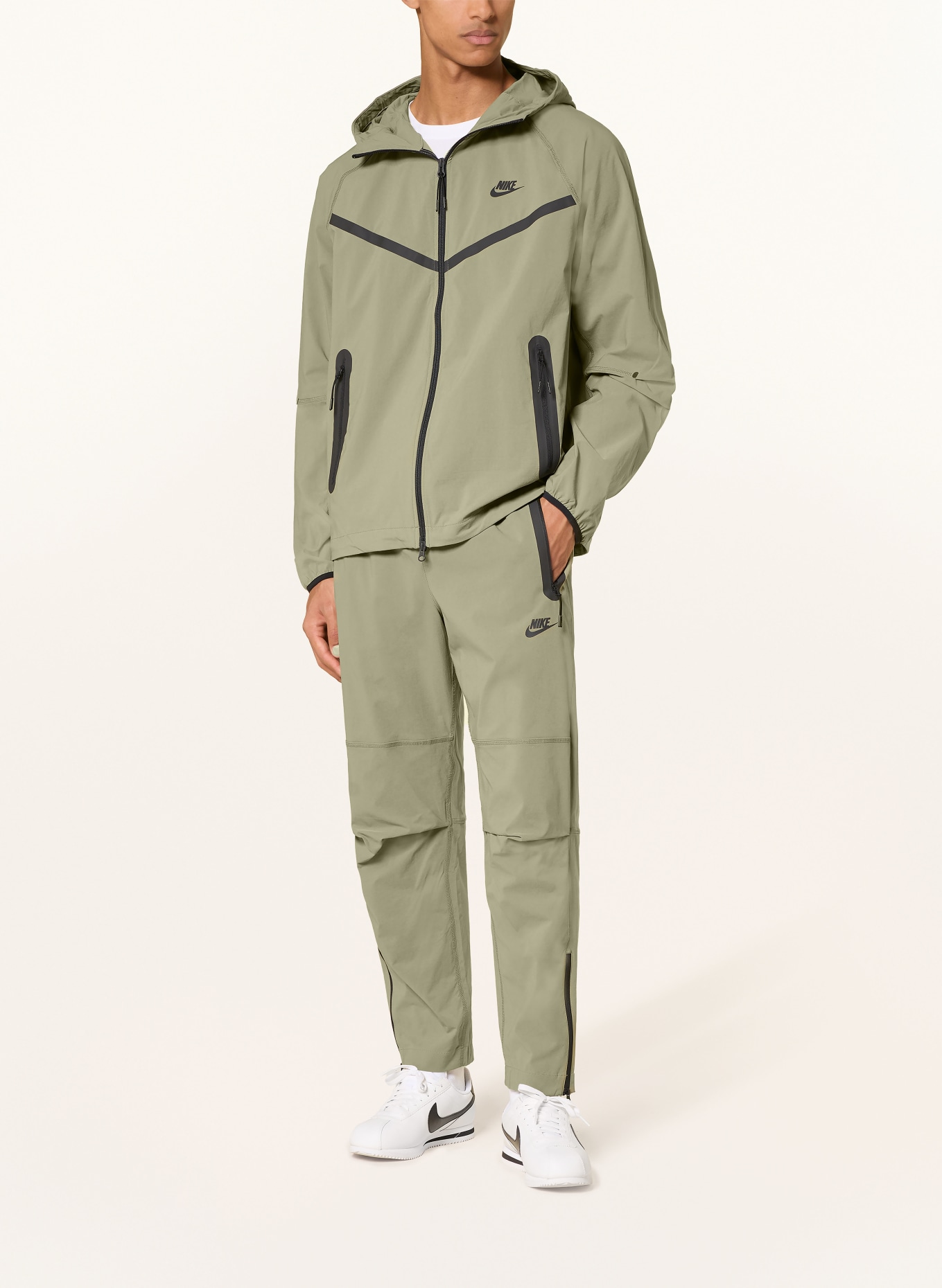 Nike Jacke TECH: OLIV / SCHWARZ