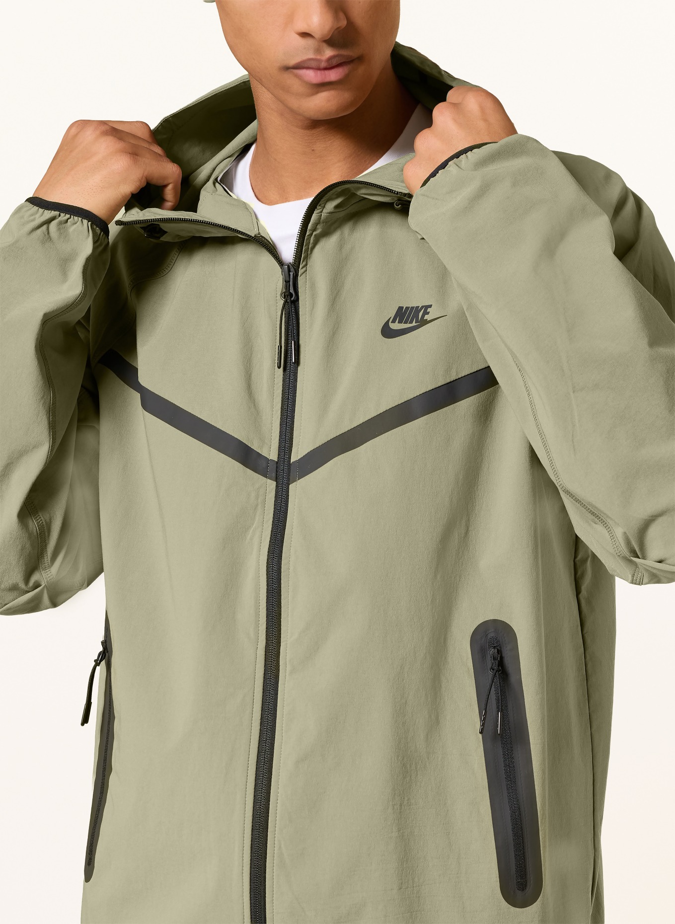 Nike Jacke TECH: OLIV / SCHWARZ