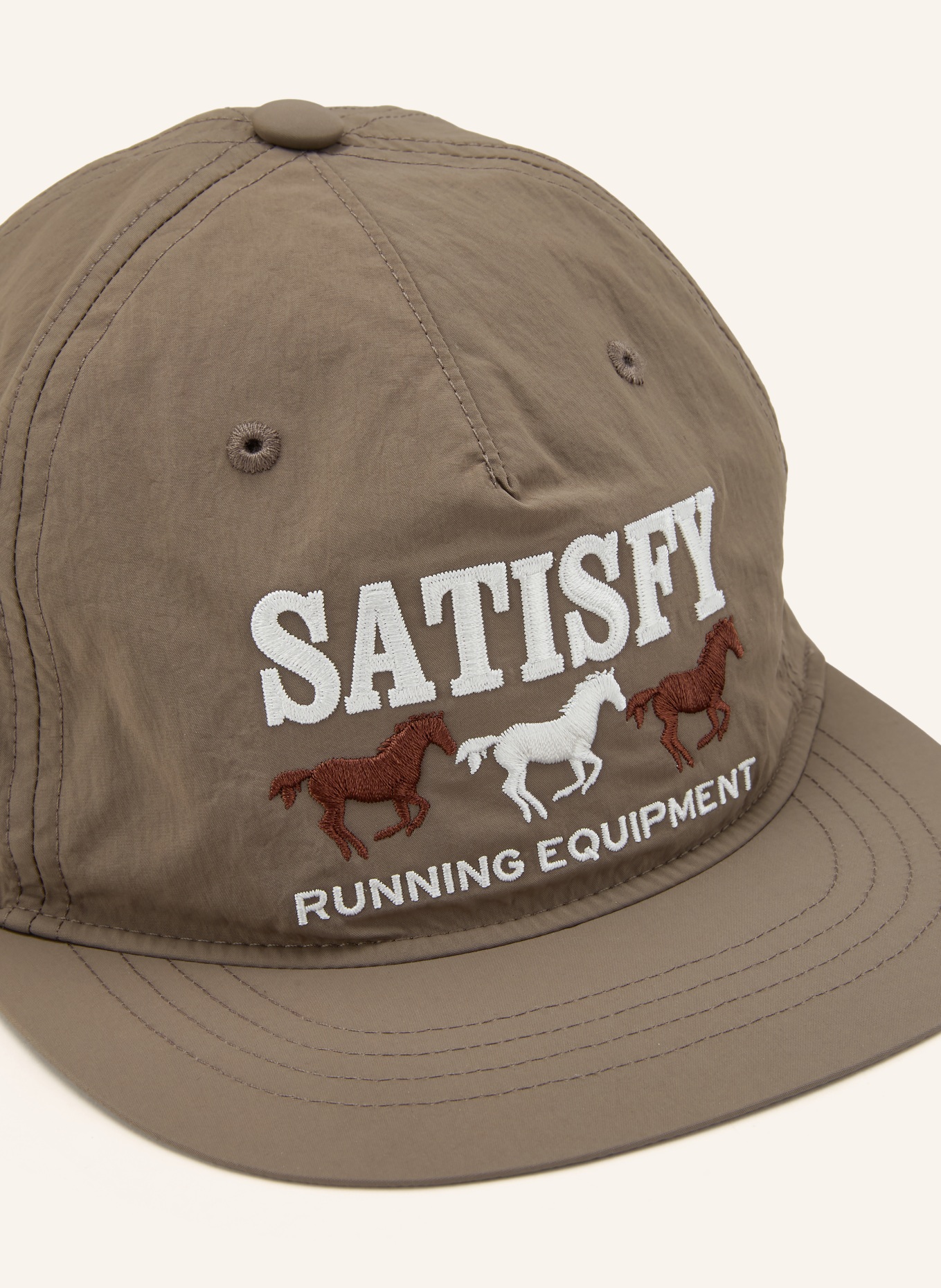 SATISFY Čepice FLITESILK 5 PANEL PINCH: ČERNOŠEDÁ