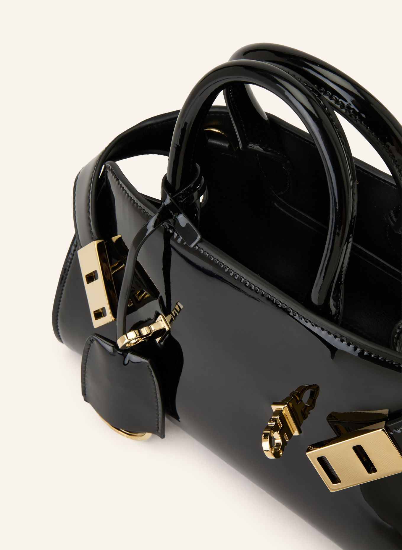 FERRAGAMO Schoudertas HUG MINI: ZWART / GOUD