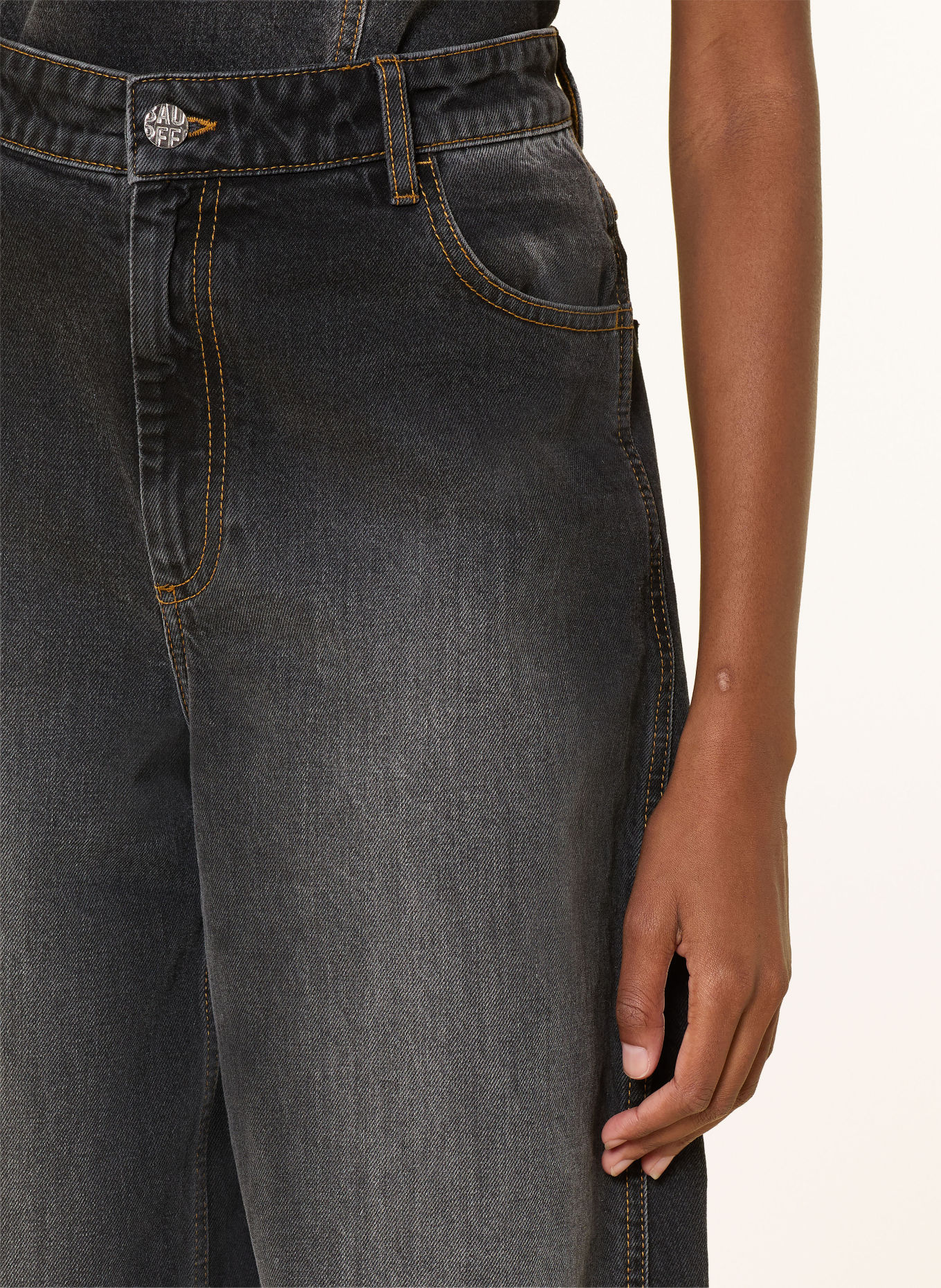 BAUM UND PFERDGARTEN Barrel Jeans NEVIN: C9892 Black Washed Denim
