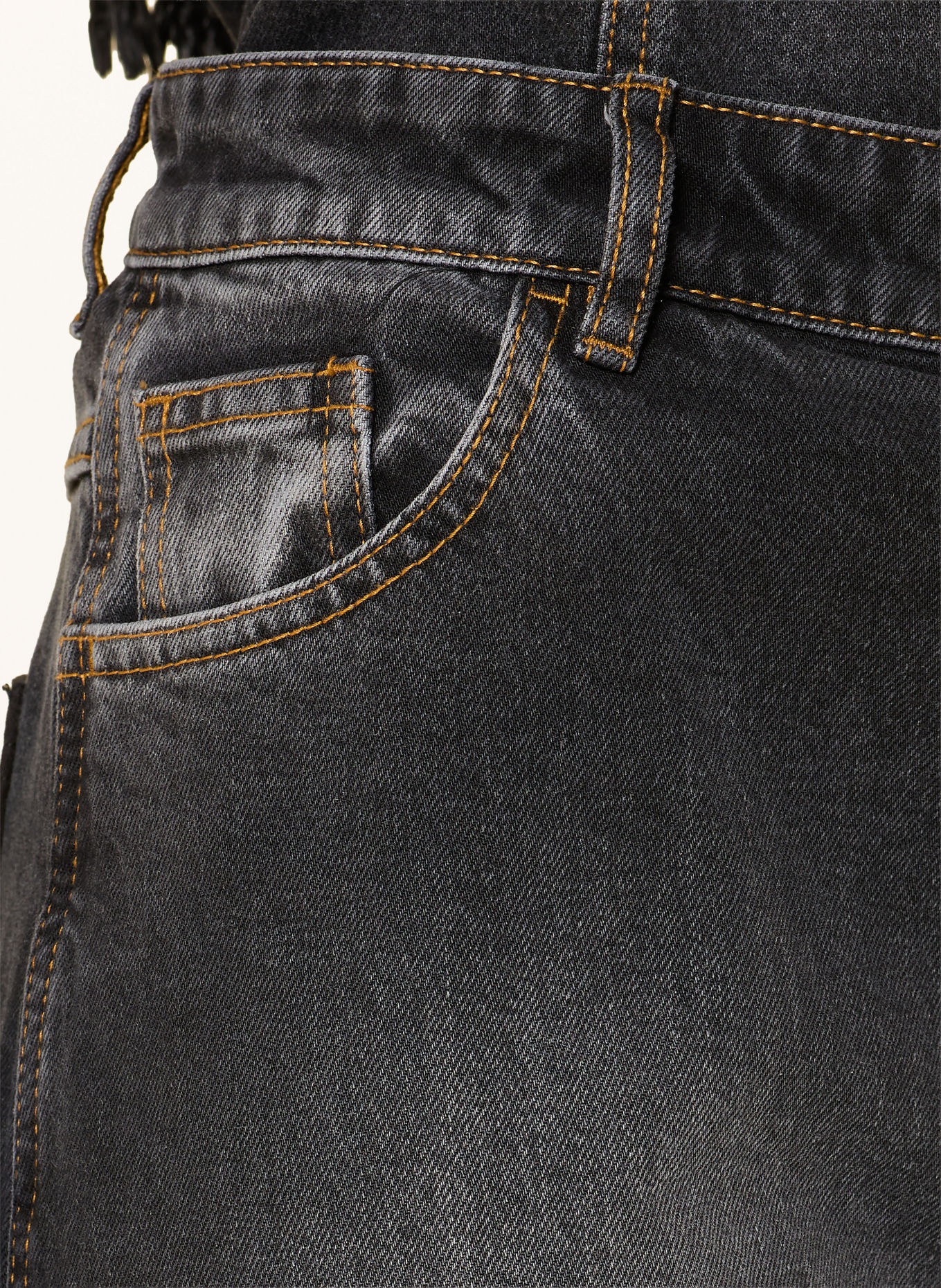BAUM UND PFERDGARTEN Barrel Jeans NEVIN: C9892 Black Washed Denim