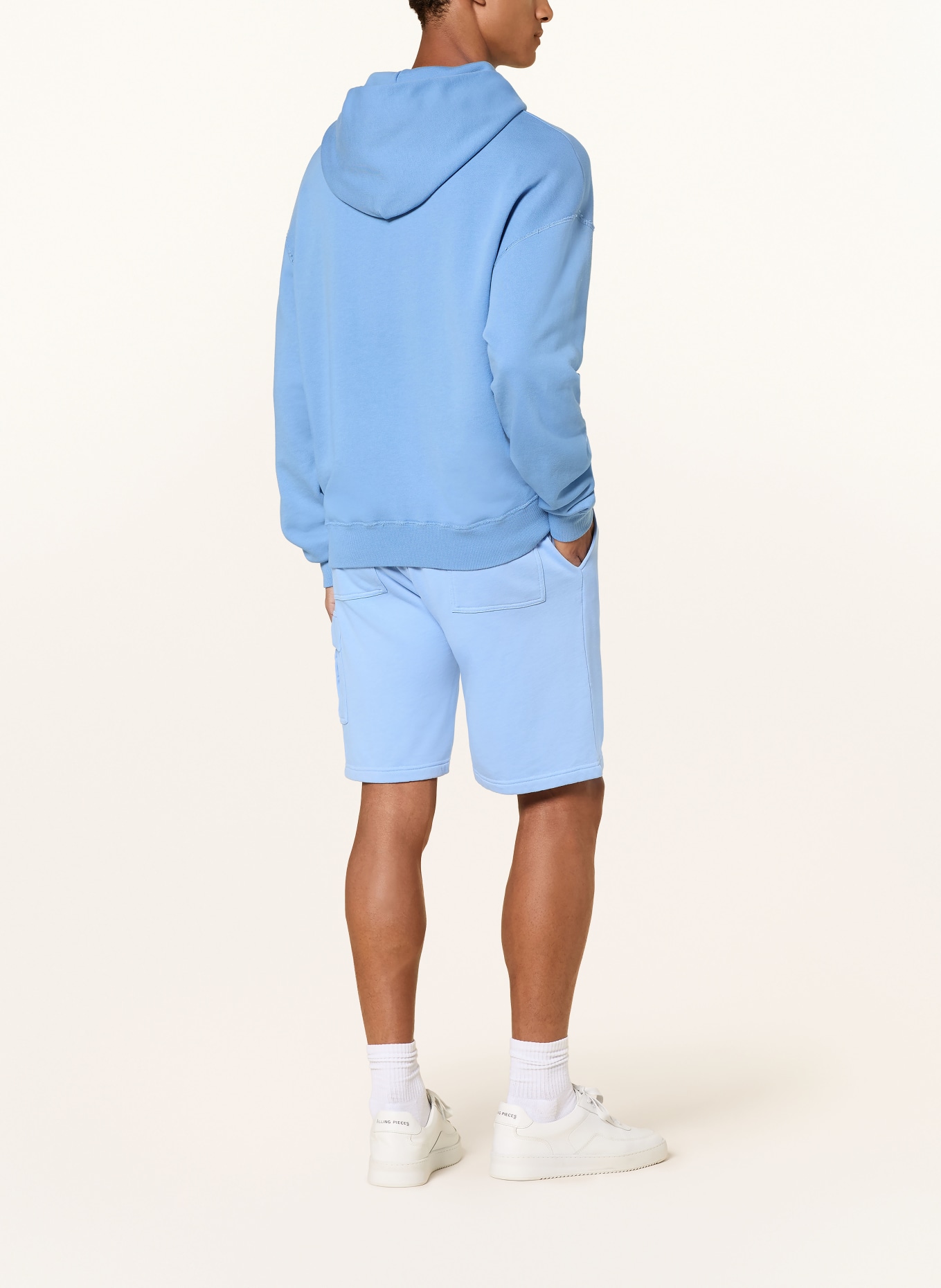 Juvia Sweatshorts: LICHTBLAUW