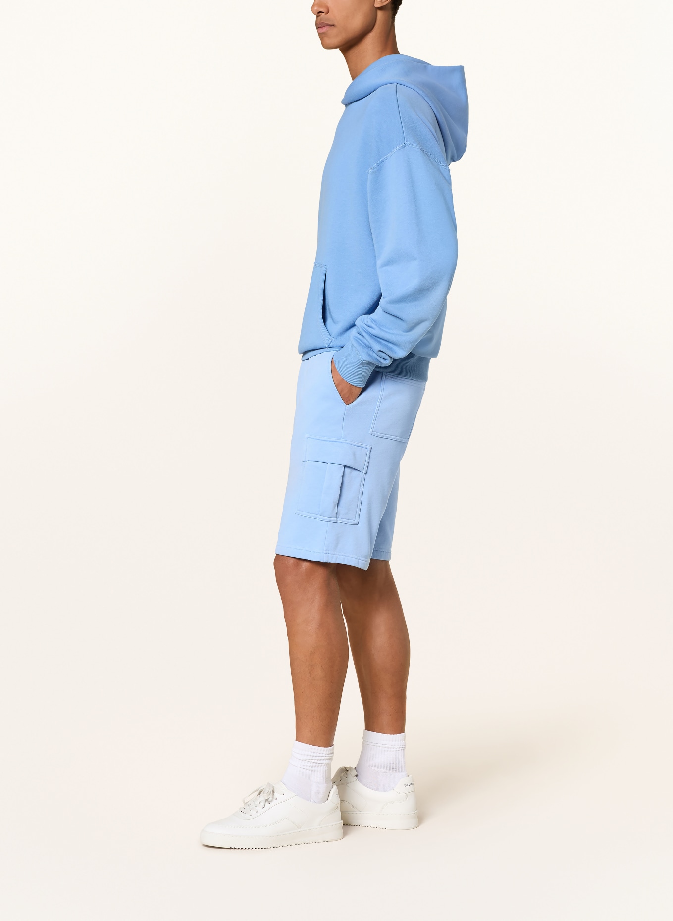 Juvia Sweatshorts: LICHTBLAUW