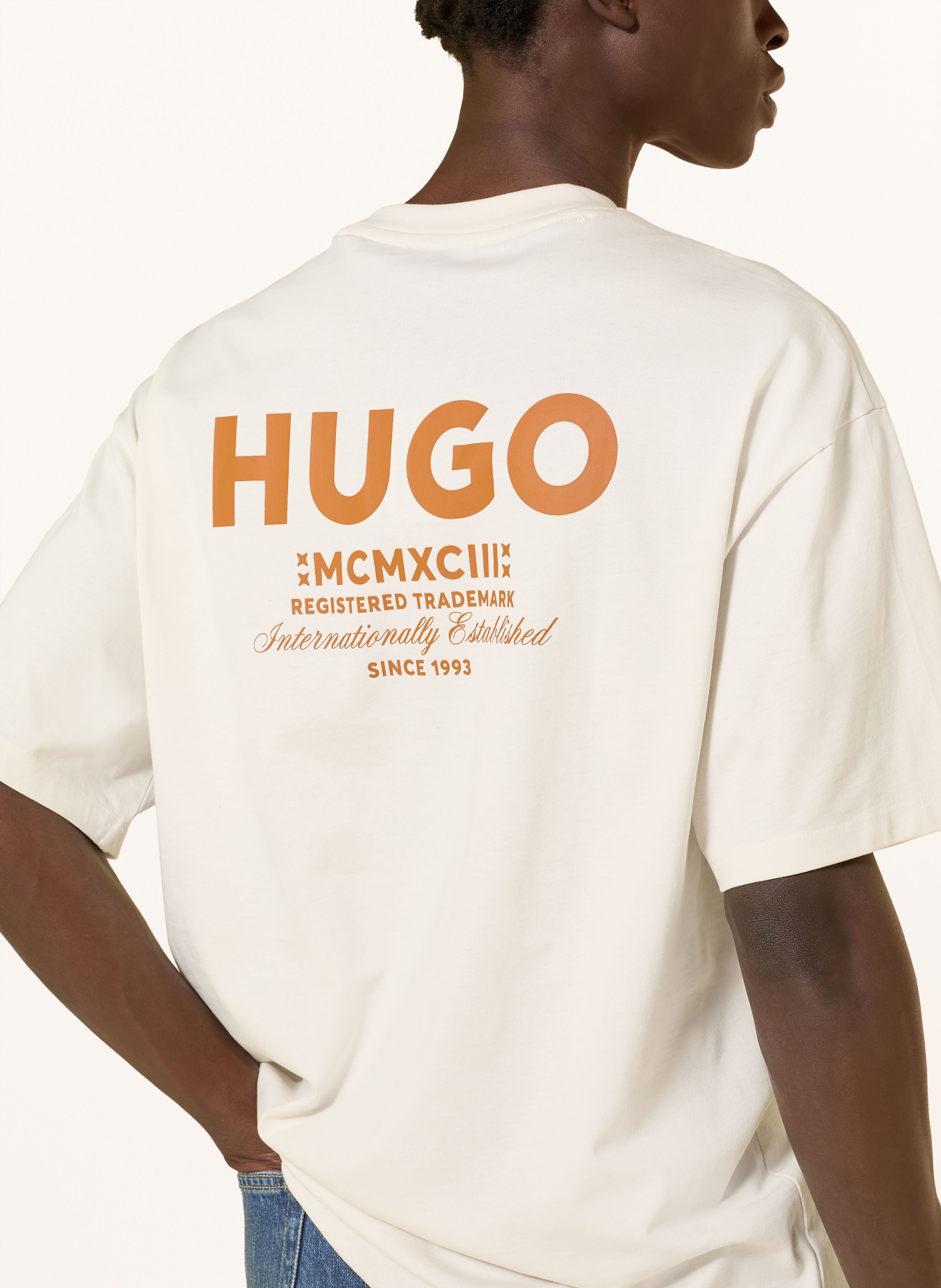 HUGO T-shirt NALONO: ECRU / BRUIN