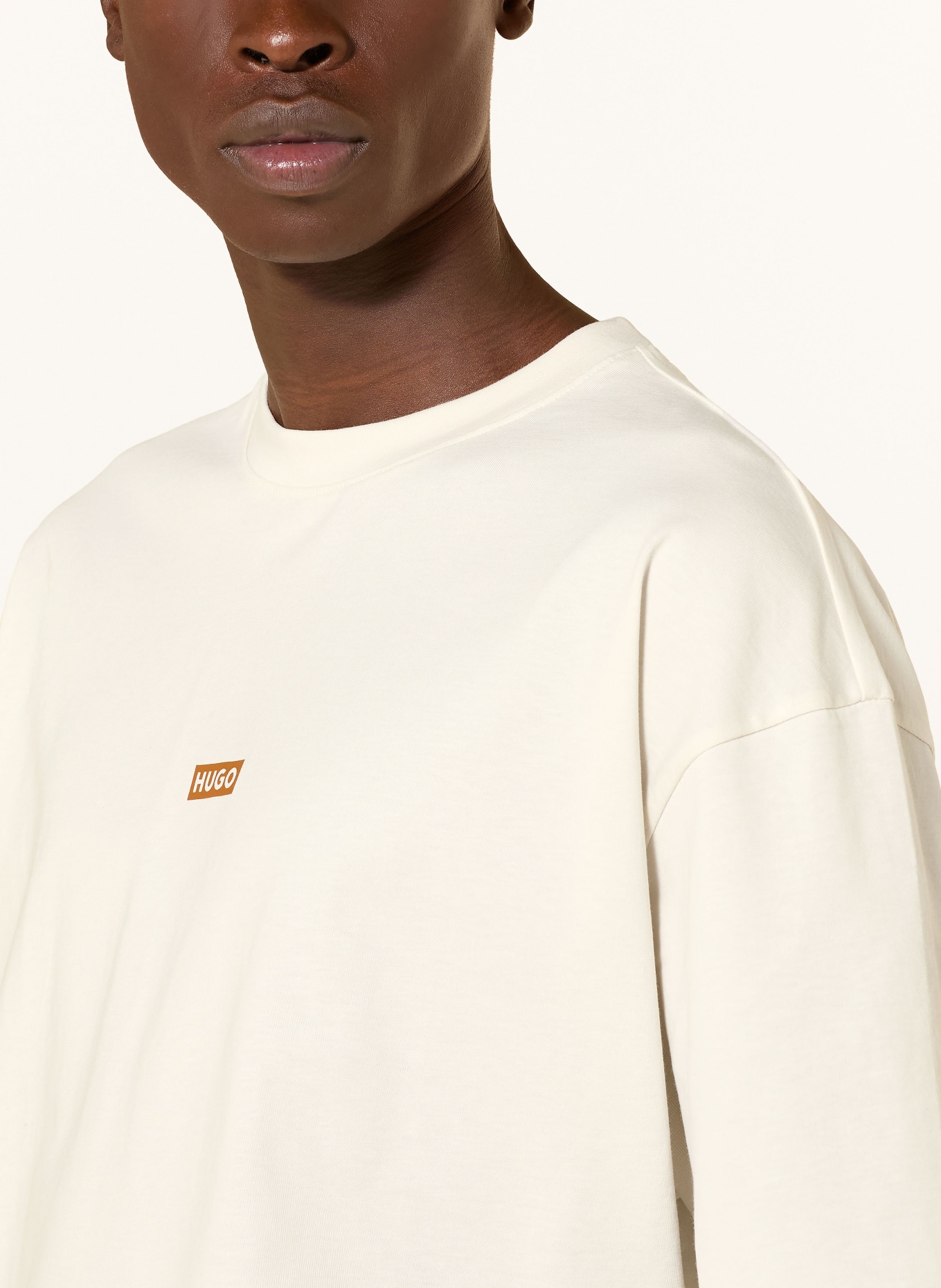 HUGO T-shirt NALONO: ECRU / BRUIN