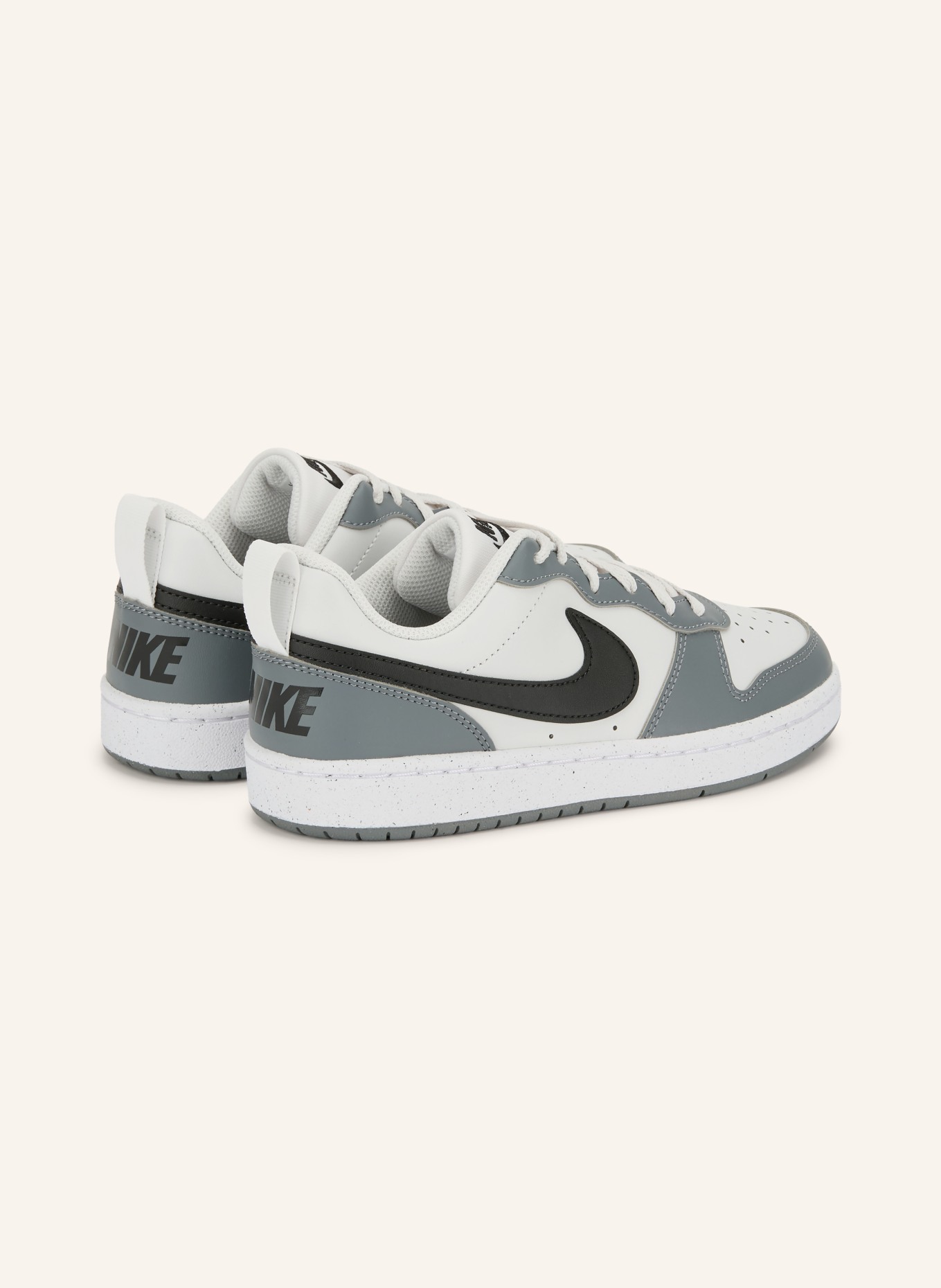 Nike Baskets COURT BOROUGH LOW RECRAFT: BLANC / GRIS FONCÉ / NOIR