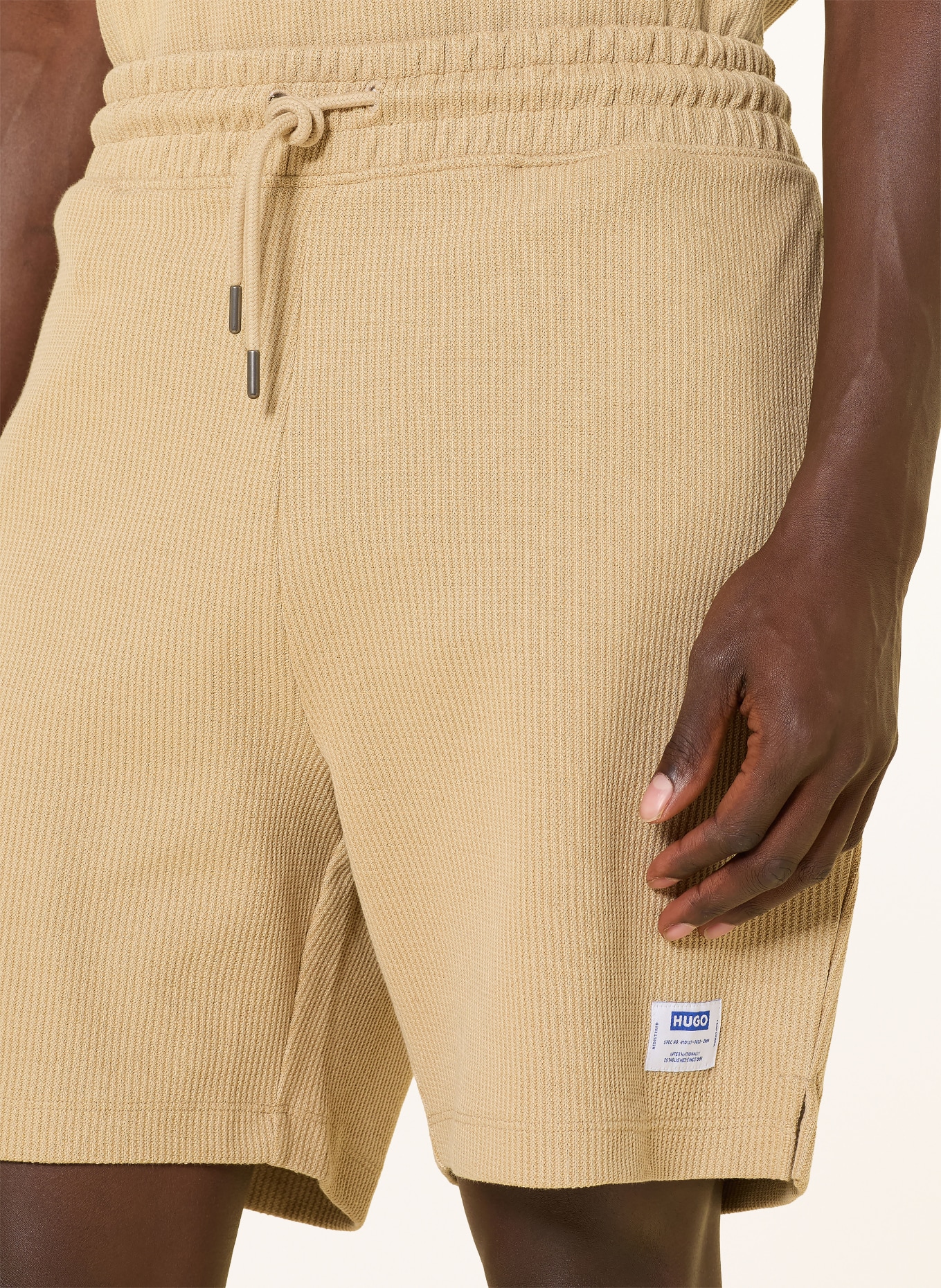 HUGO Sweatshorts NUWAFFLO: BEIGE