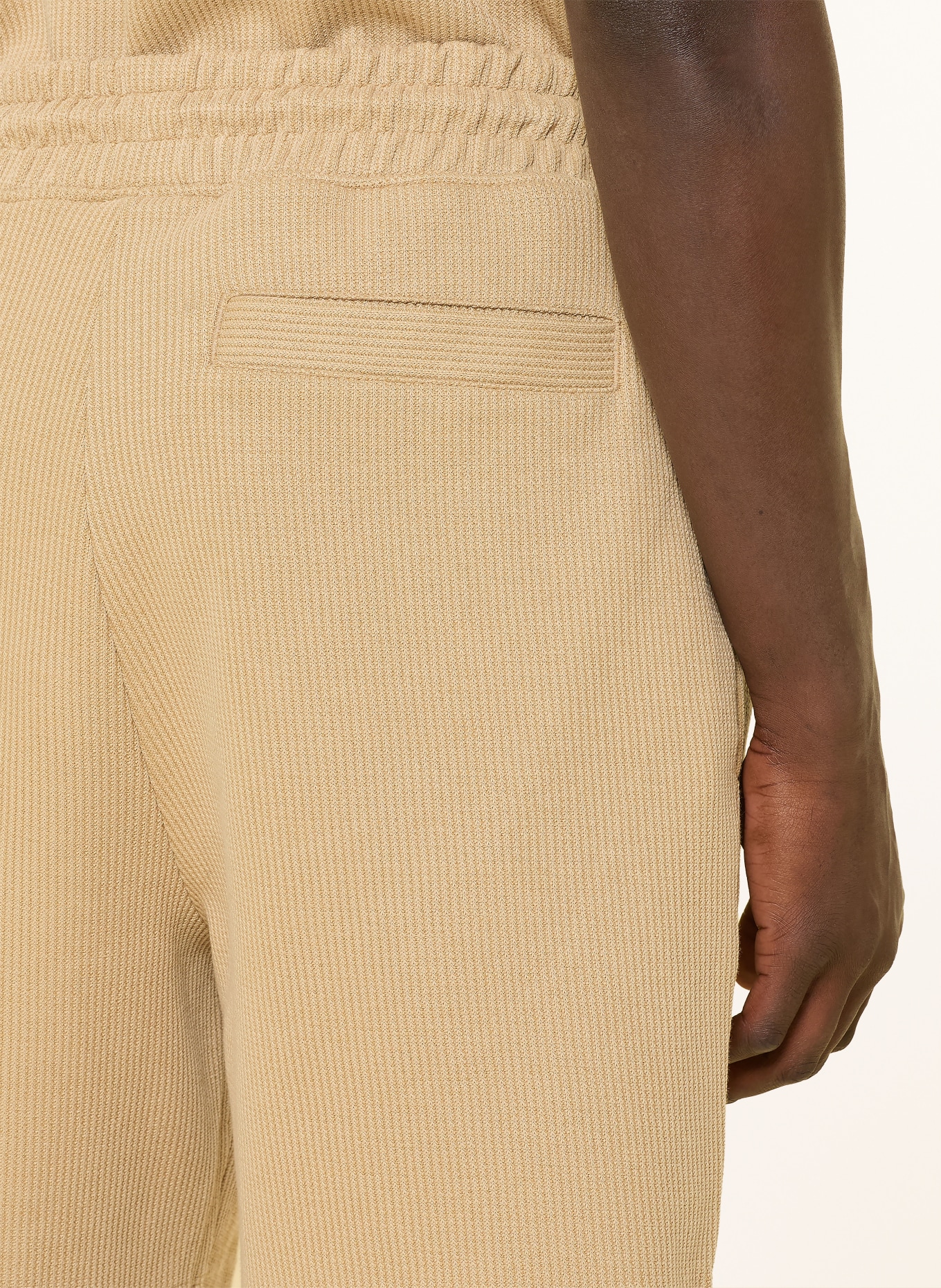 HUGO Sweatshorts NUWAFFLO: BEIGE