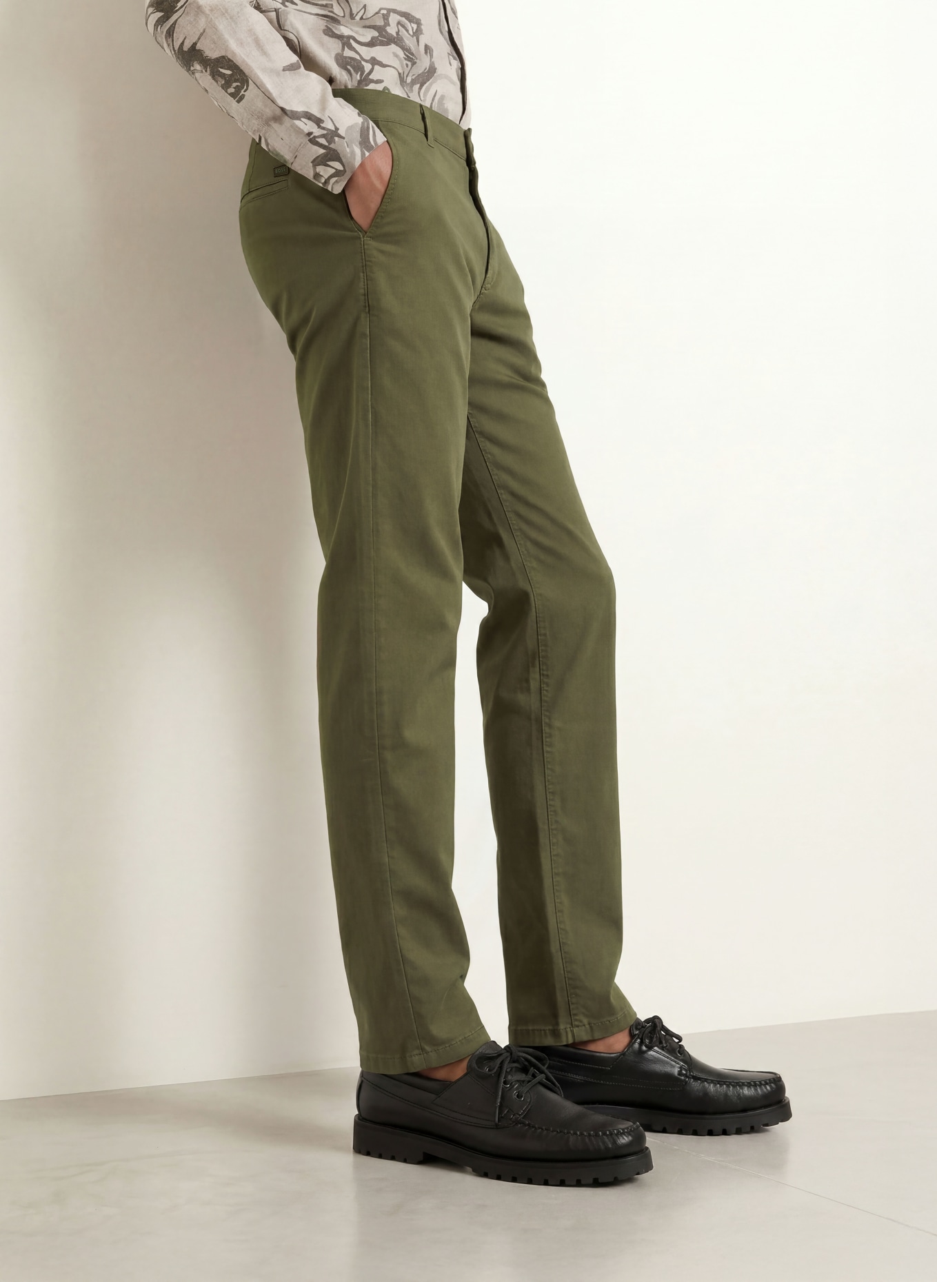 BOSS Chinosy CHINO slim fit: OLIWKOWY