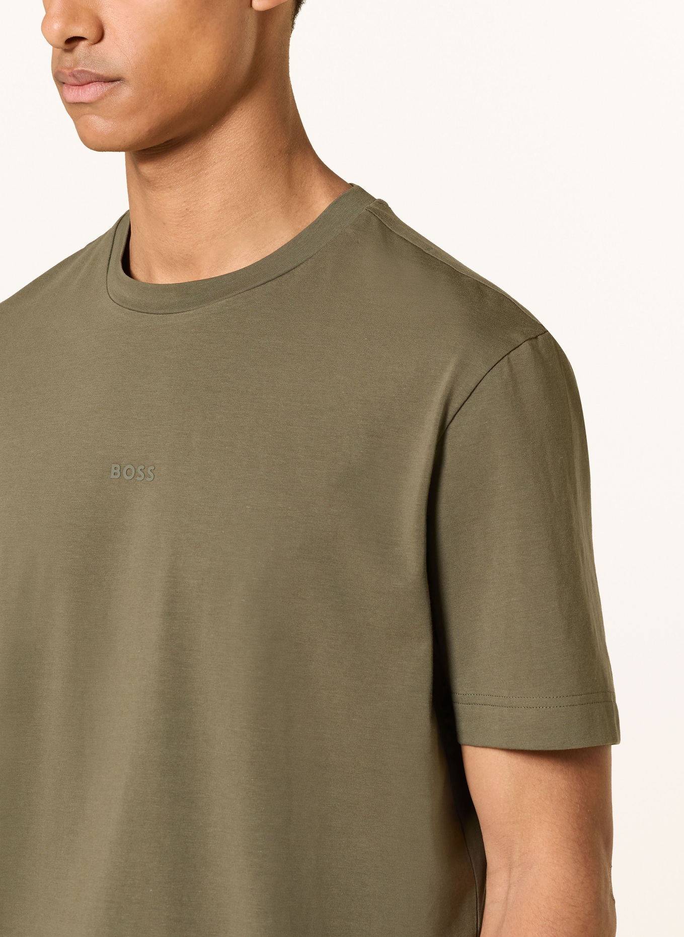 BOSS T-shirt TCHUP: OLIVGRÖN