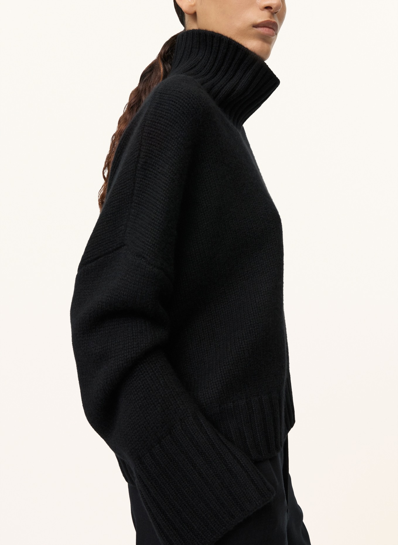 SOFT GOAT Rollkragenpullover aus Cashmere: SCHWARZ