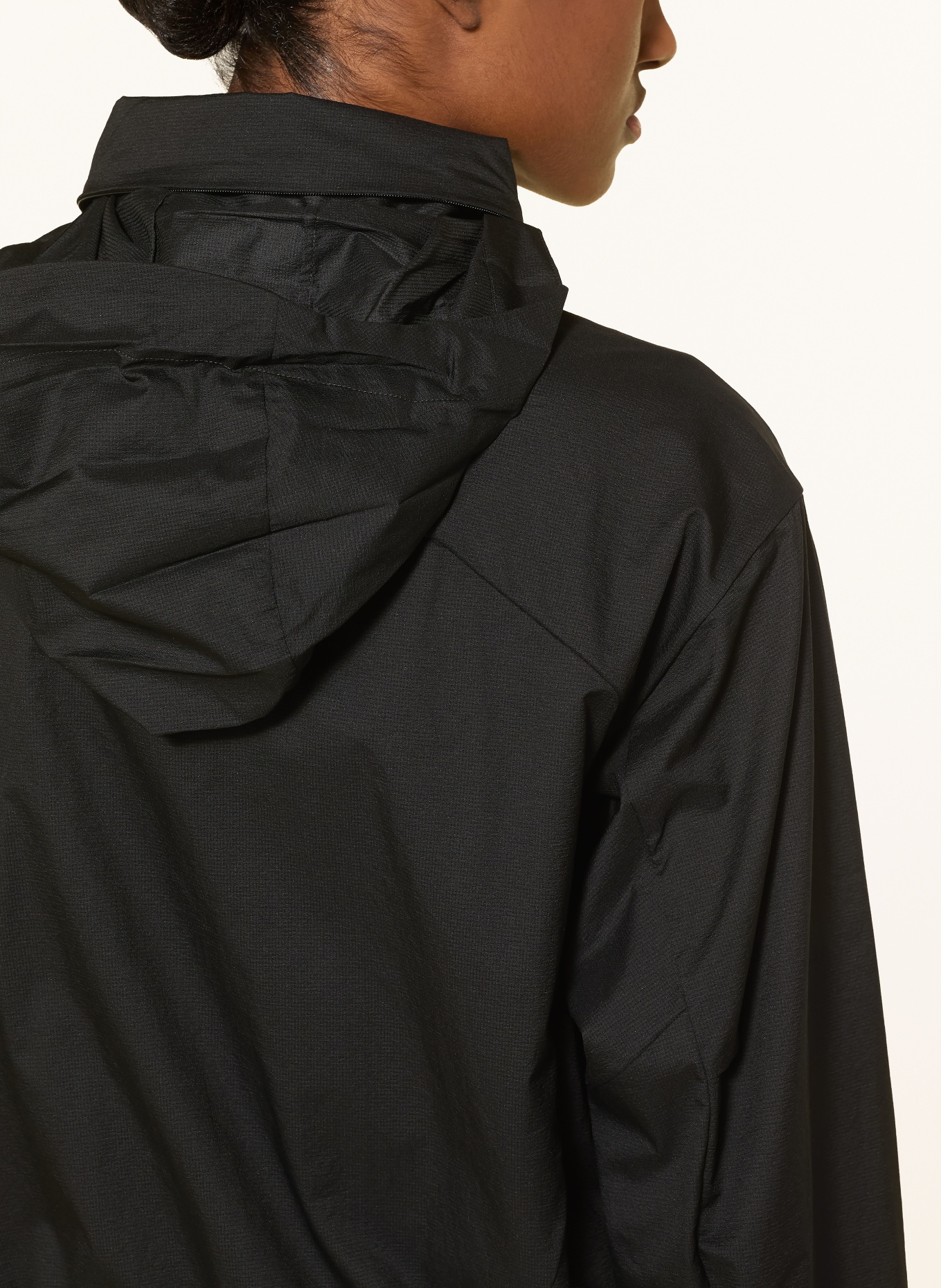 ARC'TERYX Funktionsjacke NAYA CROPPED STOWHOOD: SCHWARZ